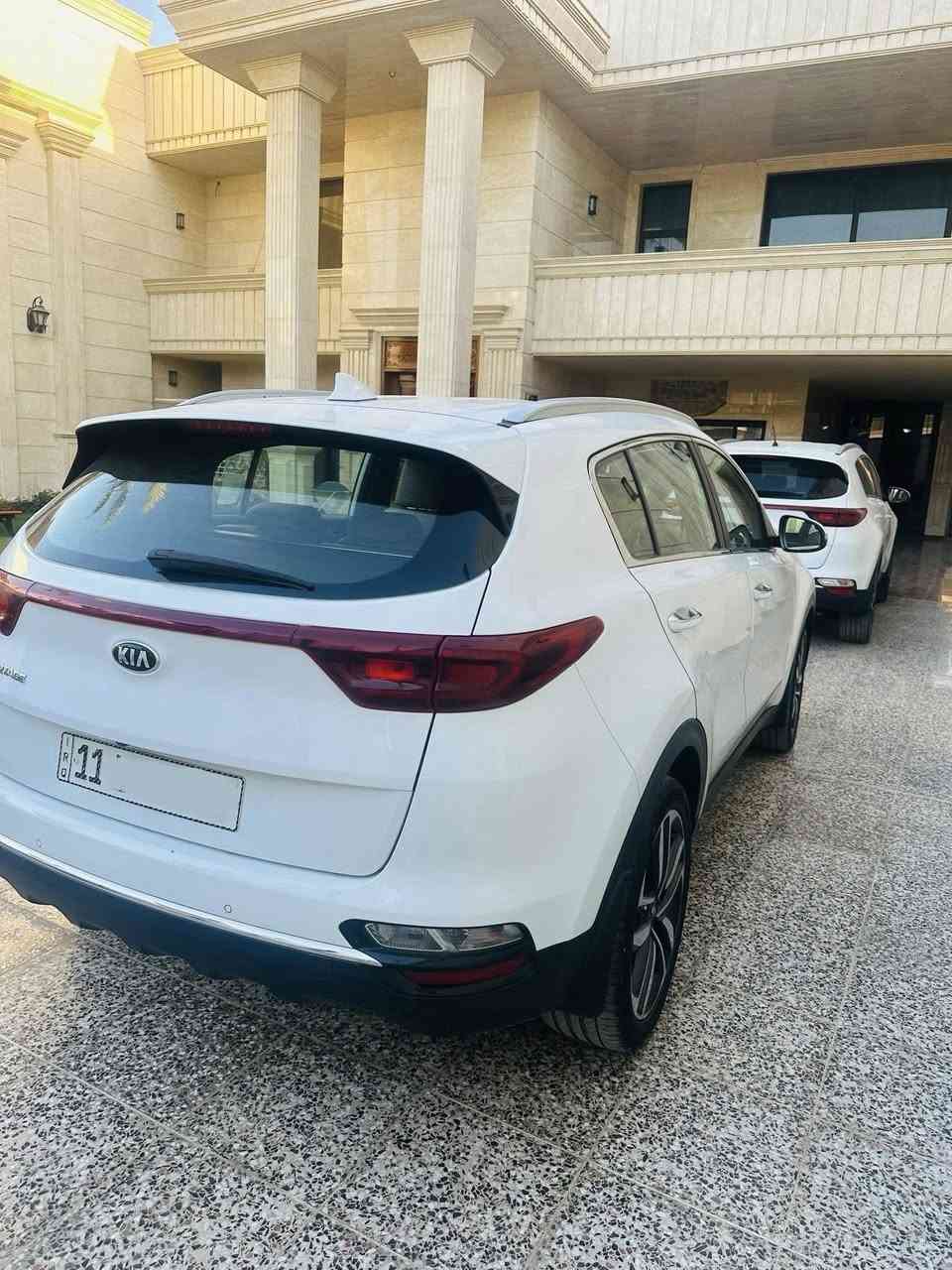 السلام عليكم كيا سبورتج موديل 2021 خليجي رقم بغداد بأسمي تحويل مباشر سيارة مكفوله من الصبغ و البارد جديدة كلش استخدام شخصي 
مكان السيارة بغداد 
محرك: 2000 دوش 
ماشيه 72 الف كيلو فقط 
مواصفات 
1_شاشه 
2_كامره خلفية 
3_شاشه اعطال 
4_قطعتين تبريد 
5_اشاير بل مري 
6_حساس امامي خلفي وجانبي 
 7_مري شفط 
8_اشاير مري 
9_تحكم وضعيات قيادة 
10_ويل كب بلاد
11_كشافات اماميه 
12_داخل لونين 
13-تحكم استيراً جهتياً 
14- ويل كروم حجم 18 
15- نفكيشن
16- يدات نيكل 
للاستفسار: *********** يوسف
السعر : 205 ورقة وبيها مجال للشراي
