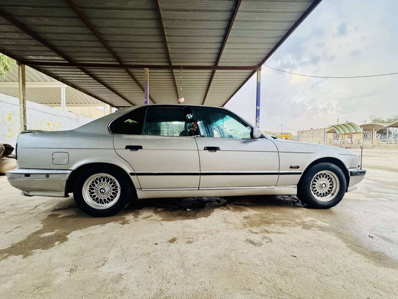 السلام عليكم

بي ام BMW

البيع موديل1992

525iمسكر عددل  

بلاد اوتماتيك  

اربعه جام كهرباي 

رقم بغداد تحويل ثاني يوم 

مكاني الحيدريه بين النجف وكربلاء 

السعر48وبيهه مجال حك الجيه 

السياره بدون ضرر جارده بيهه فقط

جاهزه السياره مكينه كير حداديه تخم تاير

اخوان التفاصيل اكثر الاتصال ‭٠٧٨٢ ٦٥٥ ٦٢٥٥‬

غير متواجد عالفيس  وبخدمتكم
