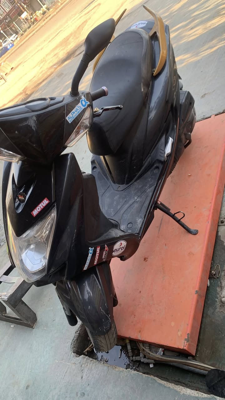 السلام عليكم للبيع سكنس فحل  شمعه حديث
الدراجه نضيفه مثل مشوف بعينك السعر ٩٥٠ الف 
العنوان بلديات تقاطع المصرف 
***********
