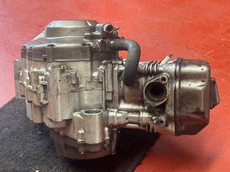 محرك cbr125r مفتوح اول مره نضافة ١٠٠٪١٠٠ شغال هو وكل تفرعاتة متوفر السعر خاص  ممتوجد فيس فقط رقم واتس *********** فقط اتصل او واتساب موجود @إشارة @إشارة
