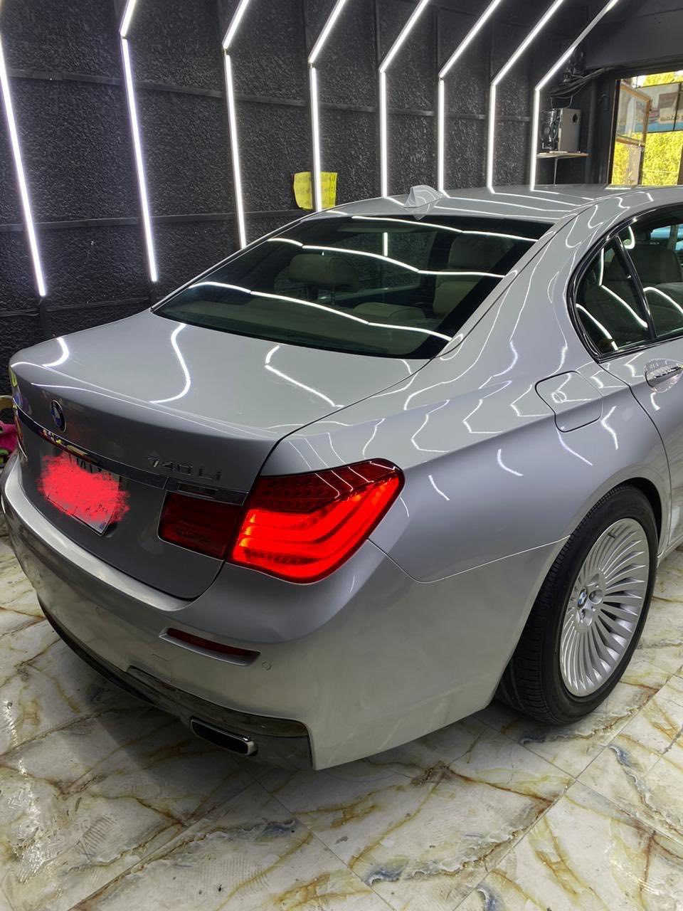 السلام عليكم BMWادوات مكفولة
⸻
ادوات ادوات 
🚘 للبيع BMW 740Li 🚘
الموديل: 2012 – وارد ياباني
المحرك: توين تيربو
الحالة: نظيف جداً – استخدام شخصي

✨ المواصفات:
 • فول مواصفات كاملة
 • تحكم ستيرن
 • شاشات LED
 • فتحة سقف
 • كشنات كهربائية مع تبريد أمامي وخلفي
 • تحديد مسار
 • مثبت سرعة
 • تخم إطارات جديد
 • حدادية كاملة + صدر جديد

📍 الموقع: البصرة
📞 للتواصل: ***********
