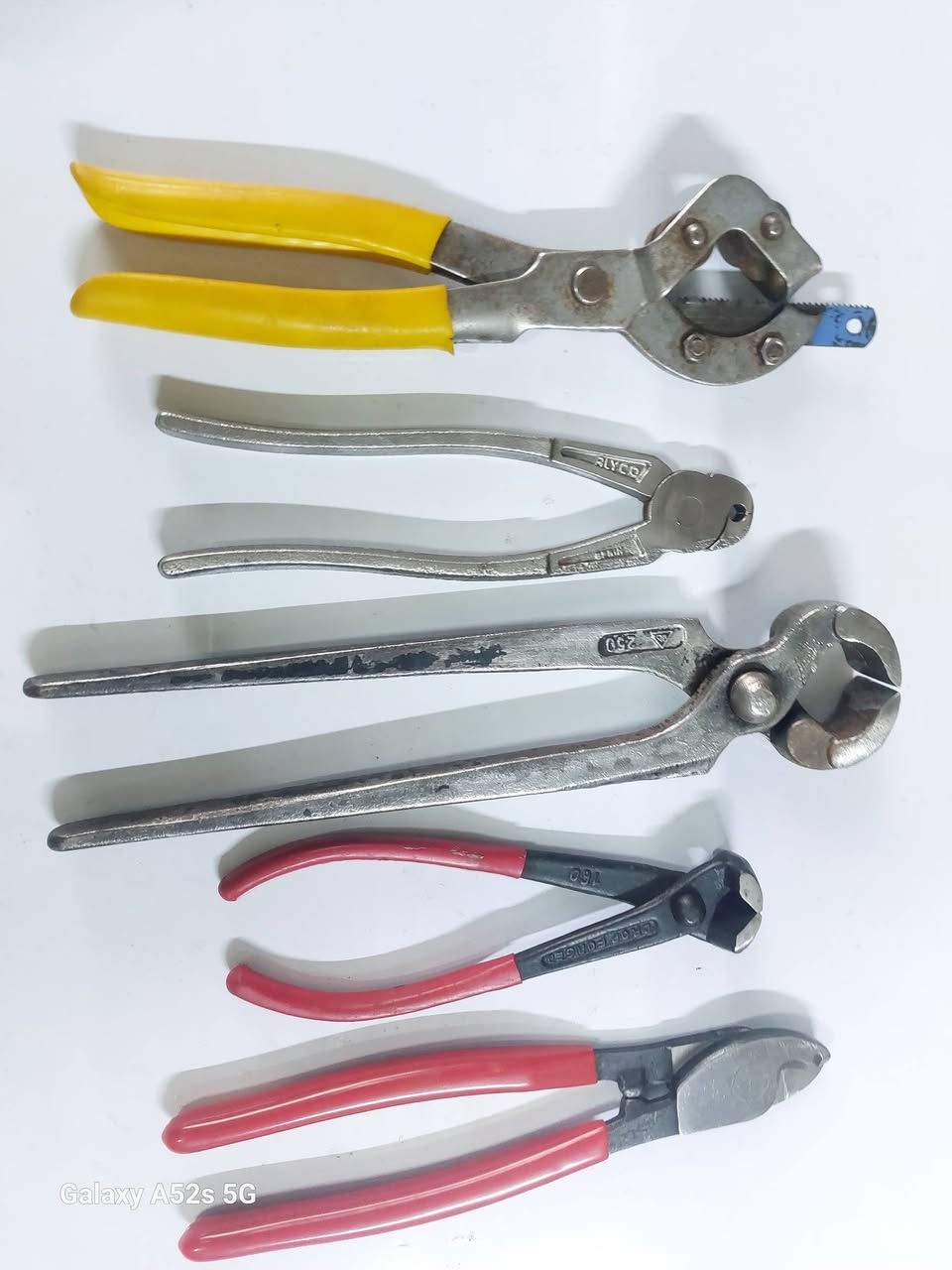 سلام عليكم مجموعتين عدد للبيع كندك ١٠ قطع حجم كبير ووسط وصغير انكليوي وسويدي وياباني ....المجموعة الثانية ٥ قاطعات كما موضح تريد مجموعة وحدة او اثنين راسلني وتدلل لايوجد توصيل المكان بغداد فقط القريب عليه اكدر اقربهم اله وتدللون..


**إذا كنت صاحب هذا الإعلان وتريد حذفه لأي سبب، رجاءا أرسل رسالة إلى الدعم الفني**