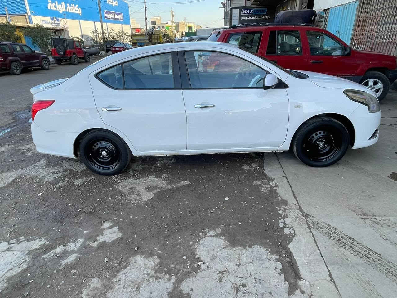 سلام عليكم
نيسان سني 2021
سياره مبدل بيها باب نفس الون 
وبيها بارد بسيط 
كير مكينه كله مكفول 
حداديه صدر كلها جديده 
رايدها ب103 وبيها مجال 
مكاني بغداد 
اي ستفسار ***********
