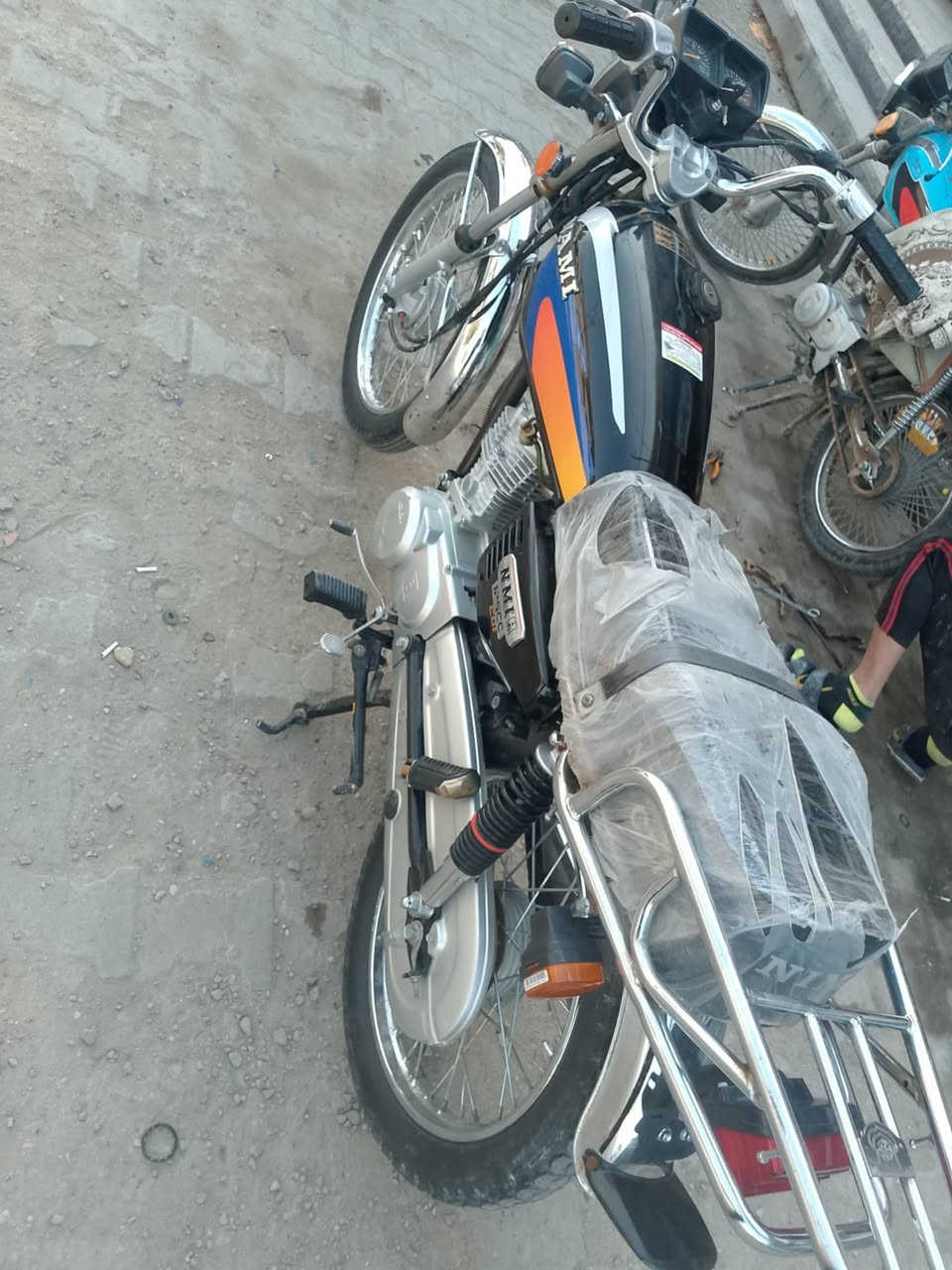 سلام عليكم درجة للبيع موديل 25 تعمير اغراض شلامجه  اوراق سكنر الدراجه شوفه عينك نظيف رايدها 700 وبيها مجال المكان كربلاء هذا رقمي***********
