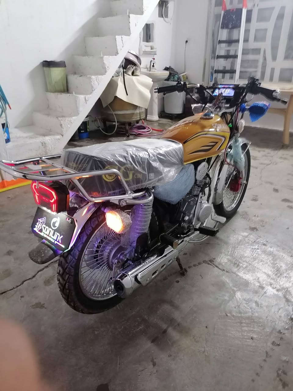 دراجه للبيع ٥ تيام طالعه سفر سعر ٧٥٠ تحياتي للجميع ***********
