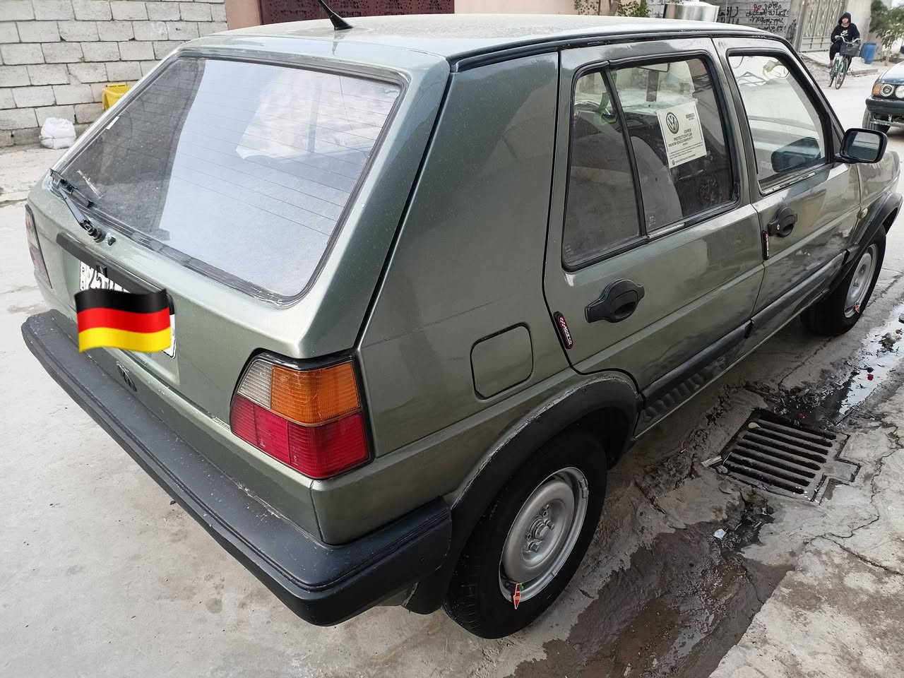 سلام عليكم گولف للبيع مشروع وطني سنويه هزه رقم كله جديد بسمي شرط تحويل بطاقه بانزين بي كير ومحرك شرط 5كير جيتا شرط كابريتر شرط صدر امامي صدر خلفي جديد درايم شفتات هندبريك  شغال جديد كهربائيات كله شغال شرط كيج حماوه كيلومتر بانزين كله شغال تدفئه شغال اربع تايرات وبطاريه جديد قفل مركزي سنتر لوك شغال سياره كلش نضيفه بالعافيه ع الياخدها سياره مال جناي مال بيت ماتصرف عليه ربع جاهز من كلشي وترايك للبصره مسجل سماعات شغال صبغ عام لجماليه فقط بدون ضربه جاكوج مابي موديل 88بدون باور غرفتهه نضيف كلش سياره أحلى من الصور سعر 32ومجال بسيط شراي خابر مامتواجد عالفيس عنوان كركوك وتحياتي ***********
