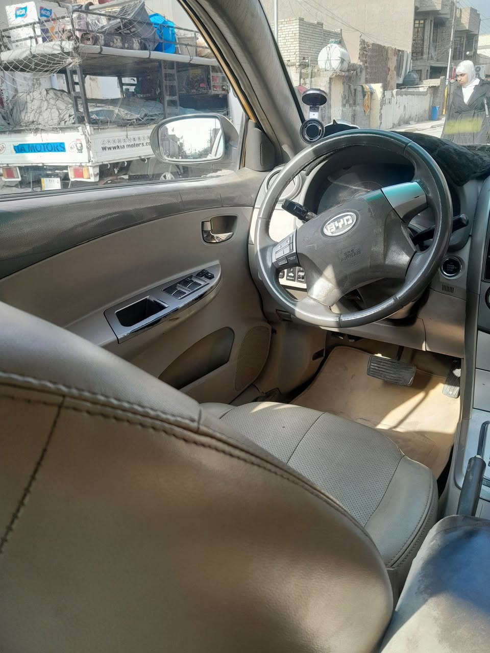 السلام عليكم بي واي دي ٢٠١٣ بغداد تحويل مباشر سيارة مصفرة هيئة وغرامات تخم تاير تبريد شغال صبغ جاملغ 
خلفي واحد اثر حادث خفيف من الجانب مكانها بغداد العبيدي هاتف *********** سعرها ٤٨
