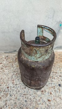 دبة غاز للبيع السعر 30 بيه مجال الاتصال بالرقم07708398616 غير متواجد ع...