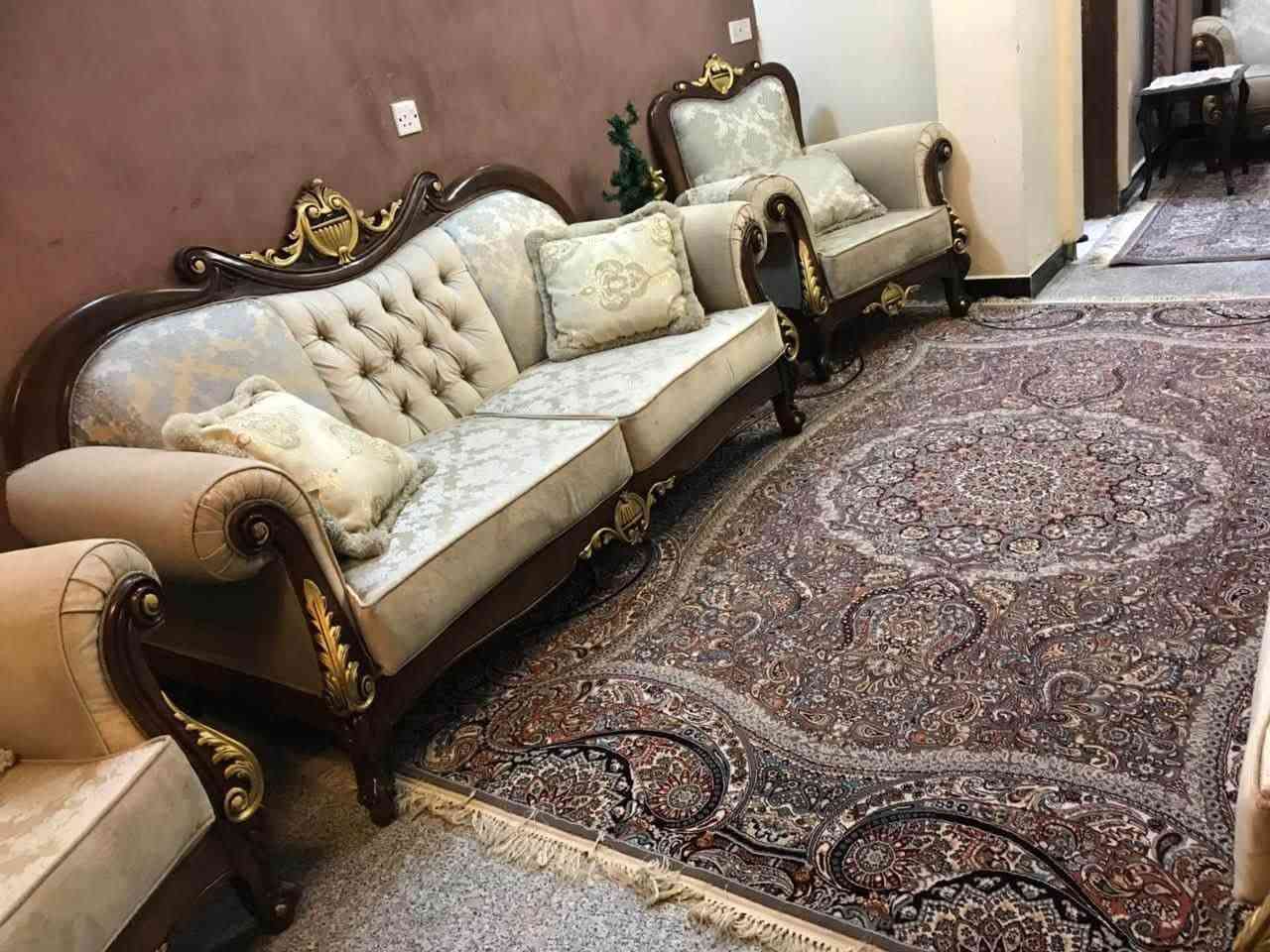 تخم عشر مقاعدللبيع نطيف ٩٠٪؜ تركي خشب زان ملكي المكان بغداد الاتصال *********** السعر ٦٠٠ بي مجال
