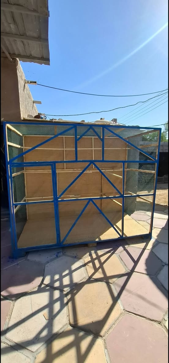 سلام عليكم يتوفر عمل اقفاص بلابل طيور حب اي شي حسب الطلب وحسب الشكل لبالك شغل درجة اولئ الي حاب يتفضل خاص او عل الرقم ***********
