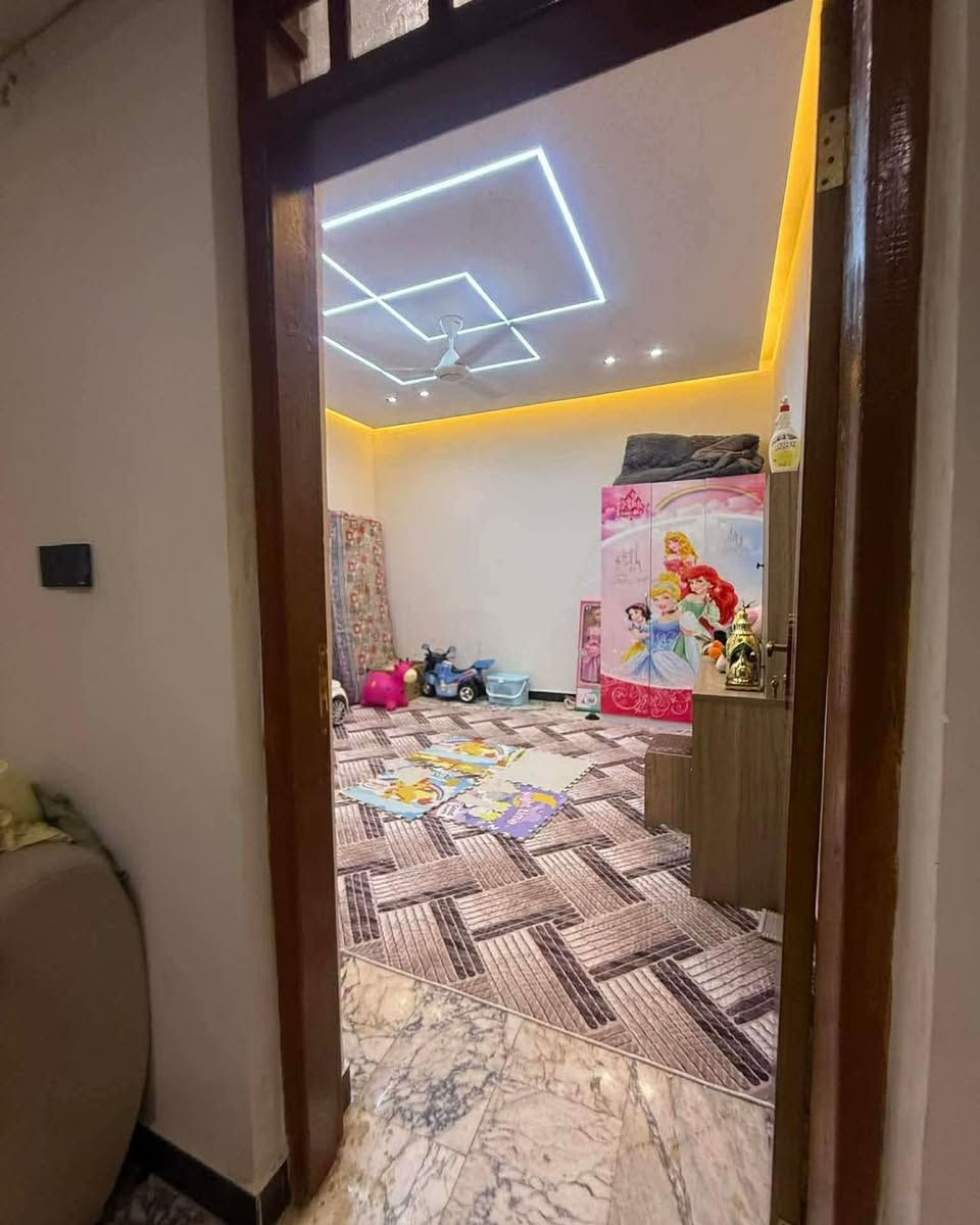 🏡 دار للبيع – حي الجامعة 🔥

📍 الموقع: حي الجامعة – المربع الأول
📍 قرب المركز الصحي

📐 المساحة: 100 م²
📏 الأبعاد: 10 × 10
🏗️ بناء حديث – طابقين

✨ تفاصيل الدار:
✔️ 4 غرف نوم
✔️ صالتين
✔️ استقبال
✔️ مطبخ
✔️ 3 صحيات
✔️ أرضية مرمر
✔️ سقوف جبس بورد للطابقين

💰 مطلوب للمبادرة: 75 مليون

✨ البيت مرتب وجاهز للسكن
✨ موقع ممتاز وقريب من الخدمات

📞 للاستفسار والتواصل:
***********
***********

🏢 مكتب أساس للعقار والمقاولات العامة
📍 الديوانية – حي الفرات – مقابل جامع الإمام المهدي

#دار_للبيع
#حي_الجامعة
#عقارات_الديوانية
#مكتب_اساس
#بيع_وشراء
#الديوانية
#استثمار

