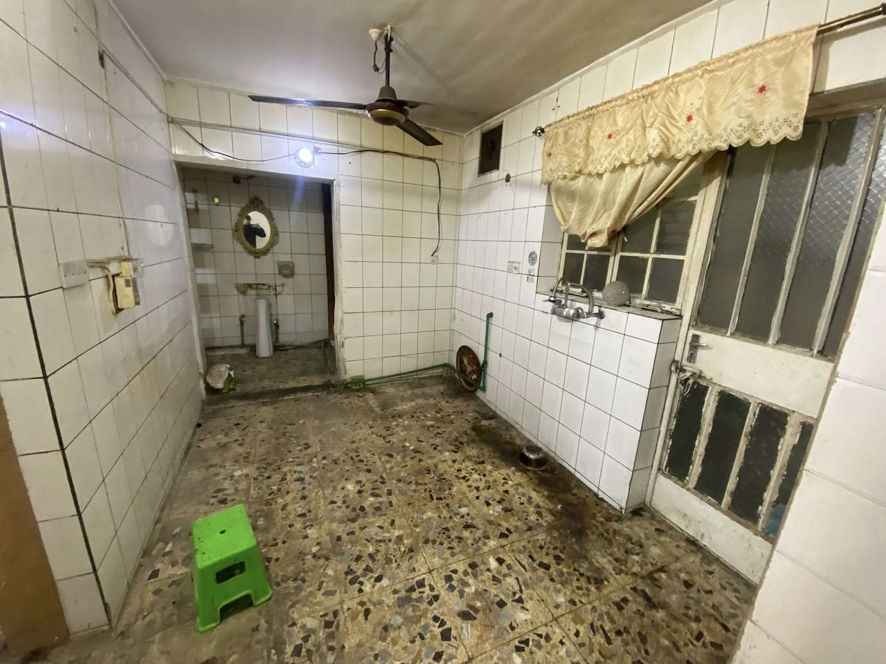 ((بسم الله توكلنا على الله))
🏠بيت للايجار او للبيع🏠بيت للإيجار او للبيع🏠

📍الموقع/الشعب (العقاري الثانيه)

📌المساحة/72    (الواجهه:12)(النزال:6)

محتويات ال🏠بيت/كراج صغير.استقبال.مطبخ حار بارد صحيات عدد(2) غرف نوم عدد(4)

📍عنوان المكتب /شارع الأسواق المركزيه قرب مسبح الشعب

📞*********** محمد صگبان

📞*********** سيد عباس

ملاحظة / العنده عقار 🏡 للبيع او بيت للايجار  ويريد يبيع او ايجاره دزونه كافة التفاصيل العقار مع ذكر السعر ورقم التلفون ☎️وان شاء الله باقرب وقت
