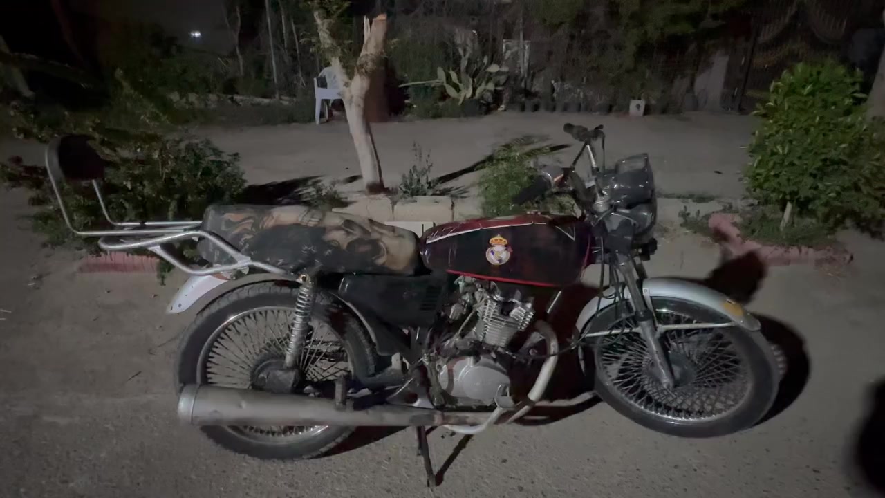 دراجه يراني لبيع سعر 125
مكان خان بني سعد 
دراجه شغاله بس بيها نقوصات كهربائيات وكابريتر يرادله تبديل 
اول ماشغل بيها دخان شويه ويروح 
رقم ***********
