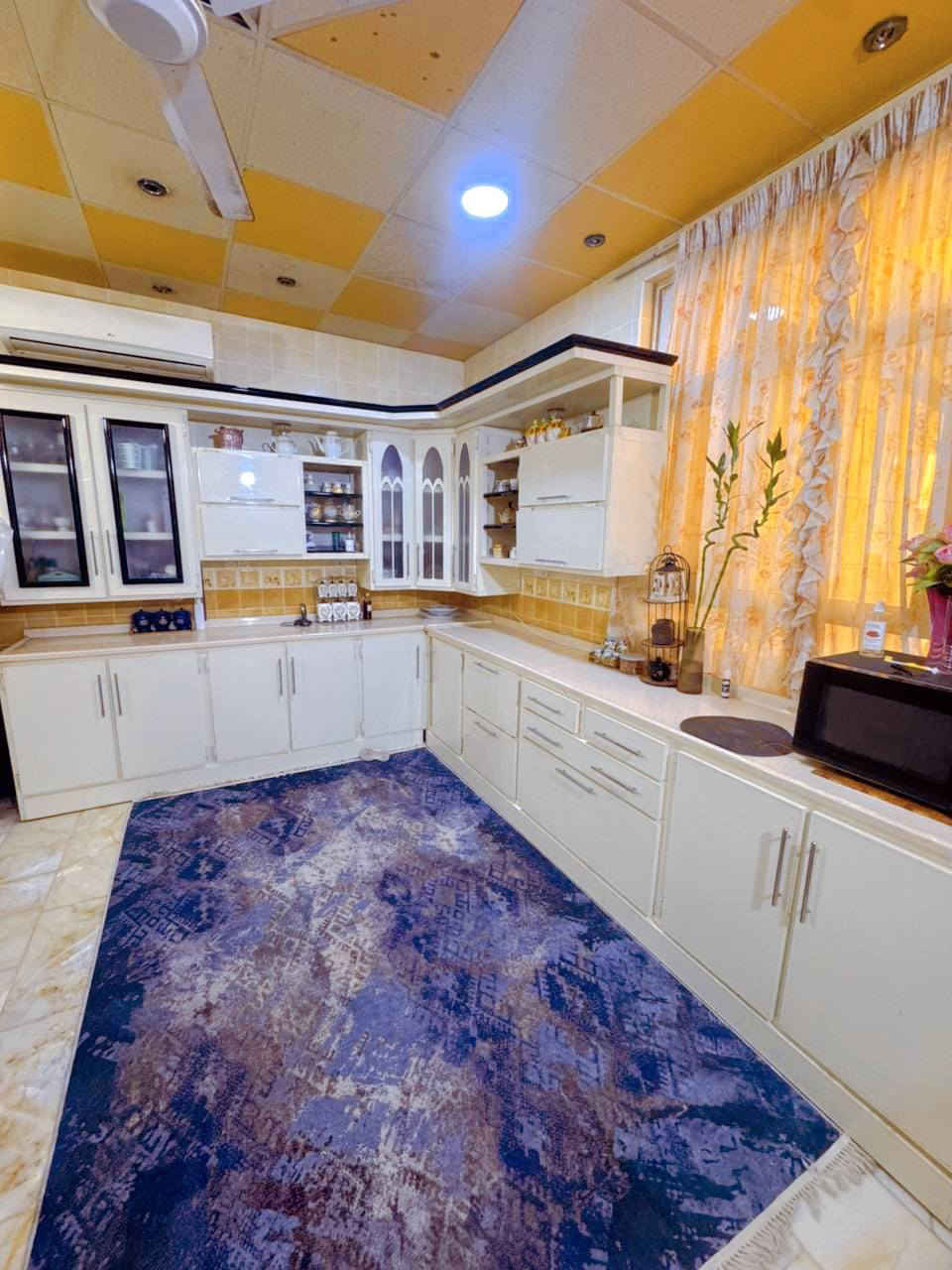 ❗عـرض❗
...................... 
★ للبيـع..... للبيـع 
يـوجد دار حـي العدالـه مسـاحـه 200م منطقـه الـ35  شـارع 15 .  طـابقين غرف نـوم عدد 4 صالـه عدد 2
 مطبـخ . واستقبـال صحيات 4 .. بناء نظيـف جداً ارضيـه مرمر . الاستفسار الاتصال بنا على الرقم التالي أو زياره مكتبنا أبو زيد الكنبي شارع الجنسية ***********
