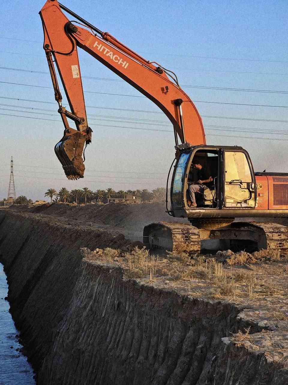 سلام عليكم حفاره Z 3موديل 2010 مرقمه رقم قادسيه بسمي   وجاهزه ومكفوله كفاله عامه وجاهزه للعمل مكان المكينه بابل النيل اي ستفسار اتصال***********📞
