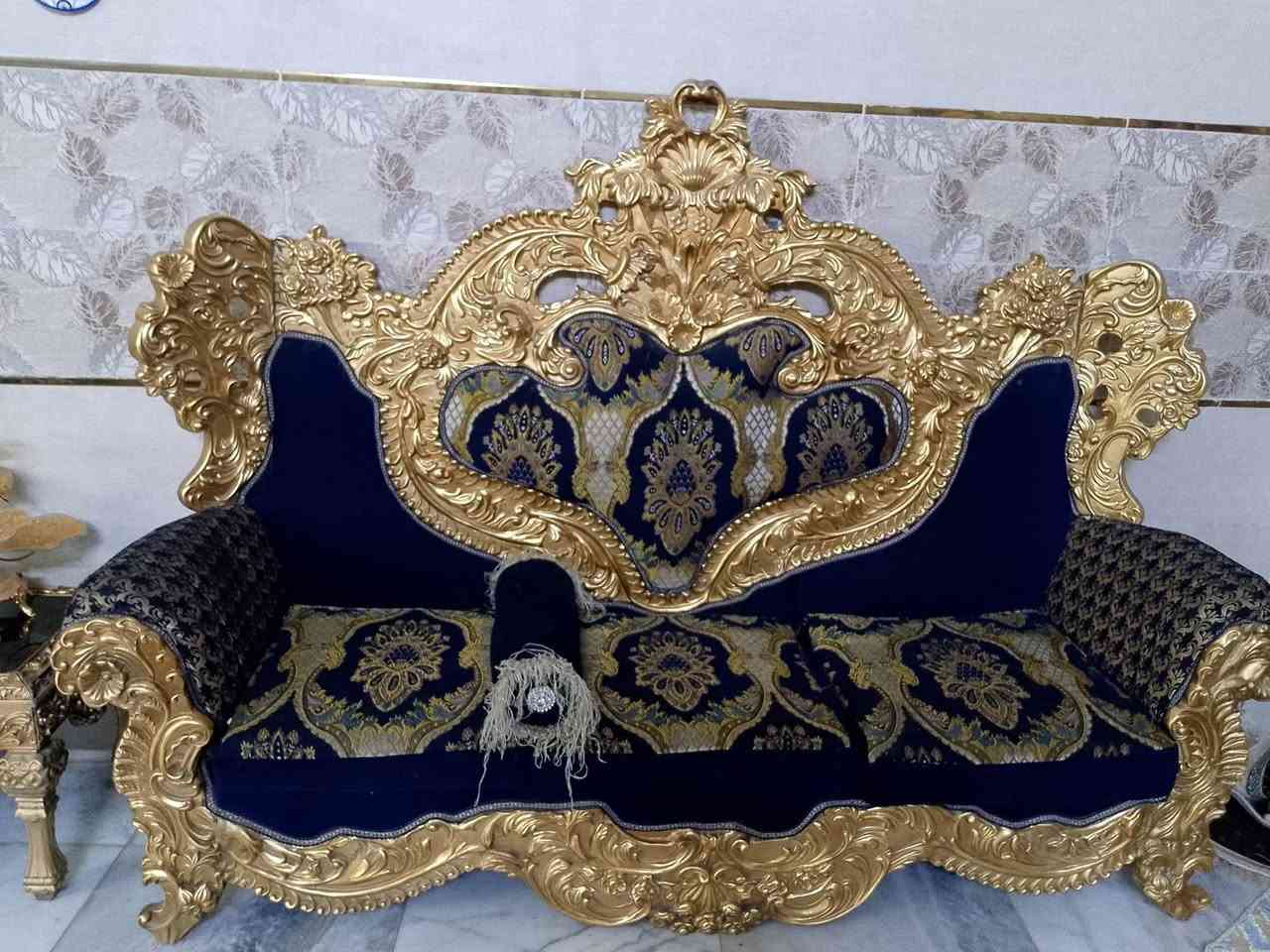 مساء الخير 
عندي تخم للبيع نظيف ومرتب عشر مقاعد وطبلتين وطبله وصطيه الغزاليه شارع الضغط التواصل خاص


**إذا كنت صاحب هذا الإعلان وتريد حذفه لأي سبب، رجاءا أرسل رسالة إلى الدعم الفني**