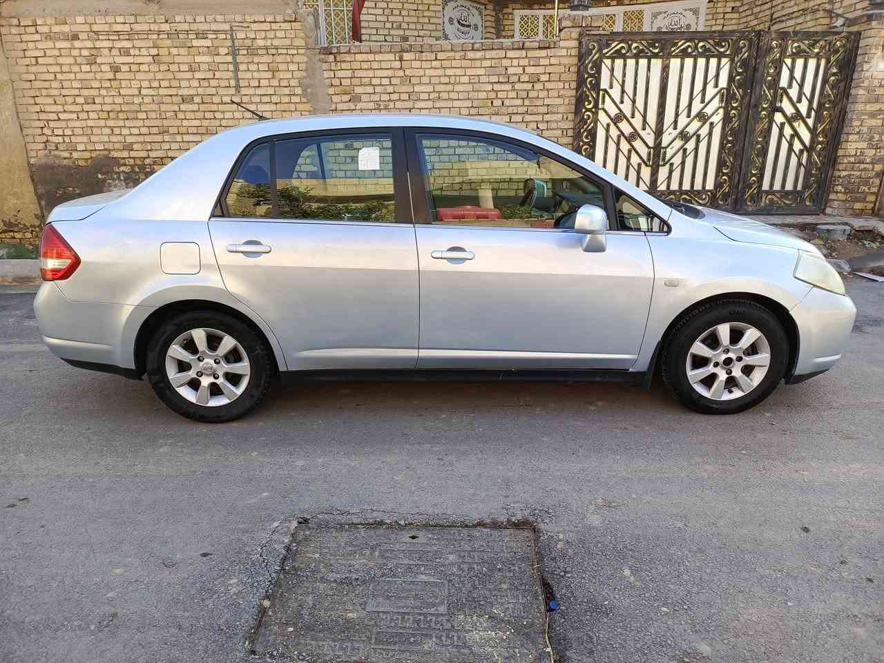 نيسان تيدا موديل 2007 
مواصفات خاصة مكينه وكير خير من الله تبريد ثلج تدفئه شغاله سيارة قطرة معجون ما بيها فقط صبغ عام جماليه سياره بئسمنا غير متواجدين ع فيس السعر 73 بيها مجال مكان السيارة كوت واسط للاستفسار ***********
