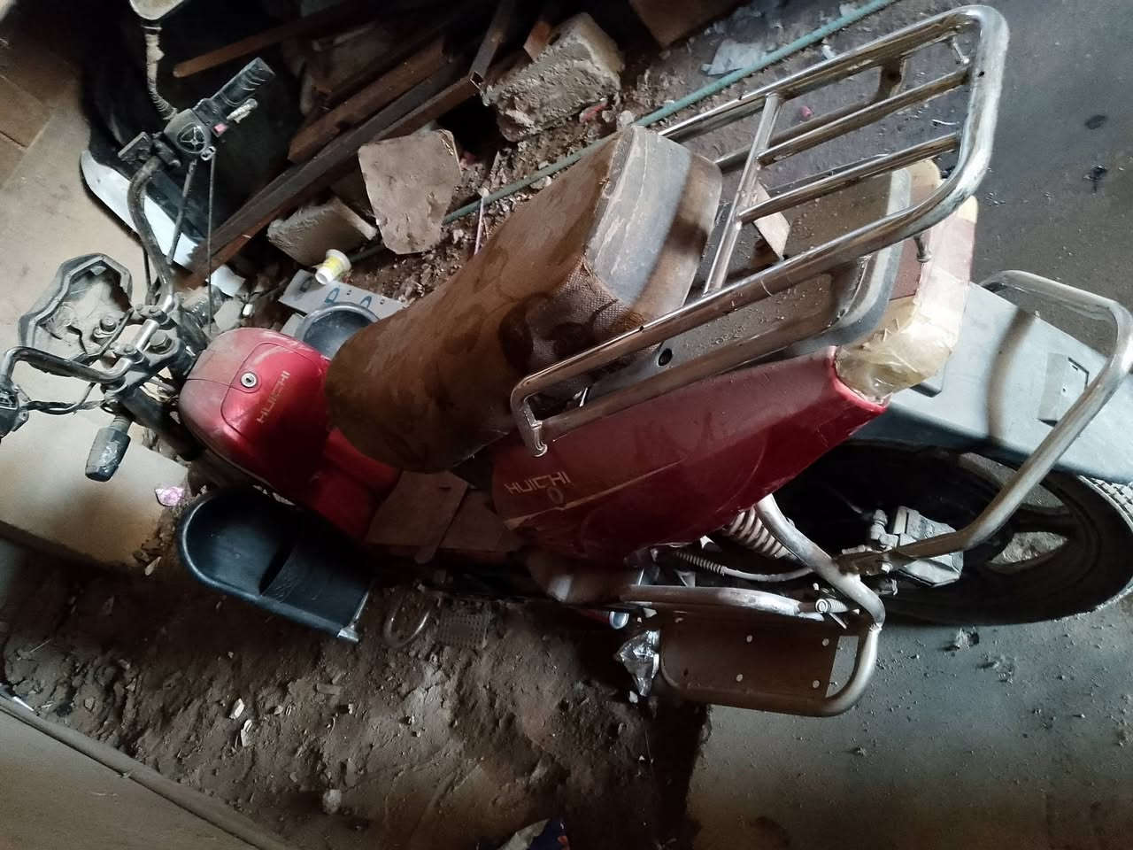 باسكل شحن بدون بطاريات نضيف حيل وشغال. سعره ١٧٥ الف الرمادي ٥ كيلو. ***********
