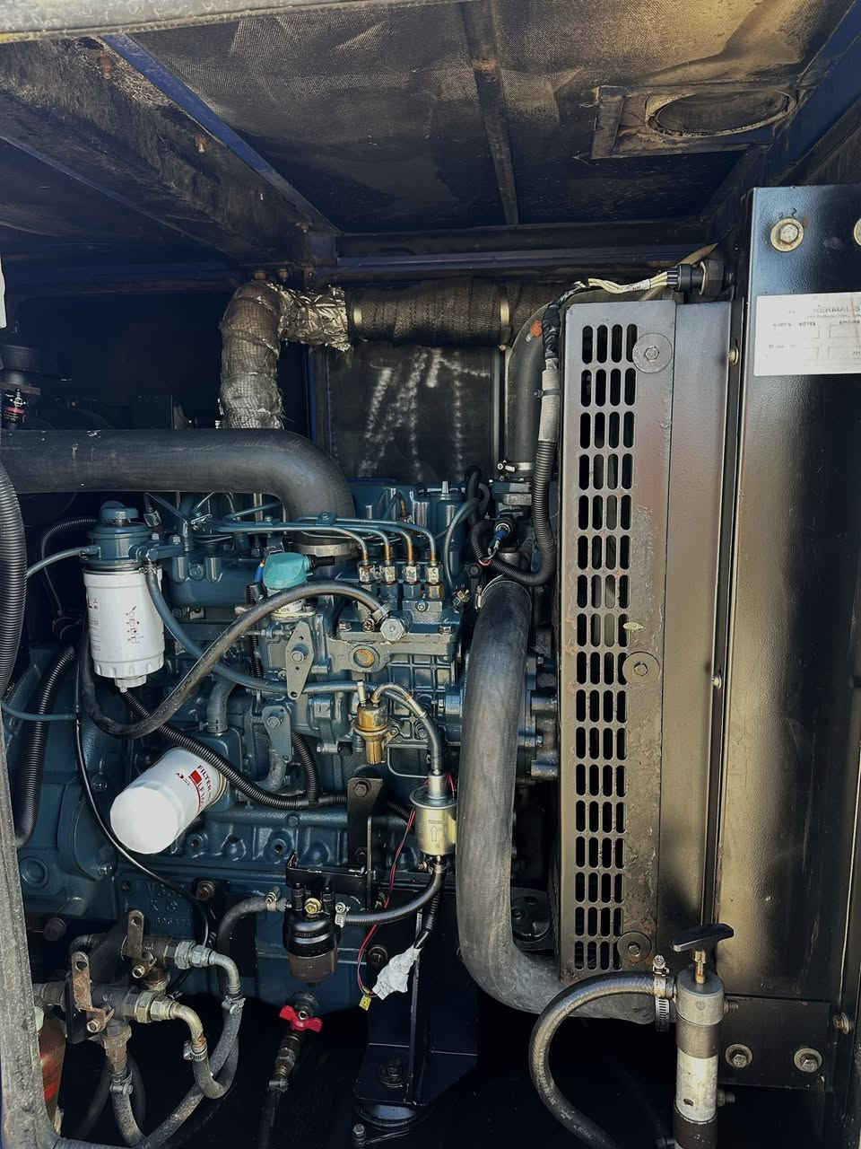 السلام عليكم
للبيع مولد نوع كابوتا ياباني ٤سلندر 
حجم المحرك 3300 وارد  استراليا 
التوليد لوري سومر 32كيفي ثري فيز
كاتم بلادي 100% مع منافذ كهرباء
المولد شرط اخو الزيرو بحالة الوكالة
برغي ما مفتوح شرط لا بخار ولا تنقيص
منضومة حماية بلادي فول أوتوماتيك 
العنوان//بابل-الشوملي-سريع البصره
للأستفسار //***********مهيمن
متوفر توصيل 🚚 إلى جميع المحافظات
