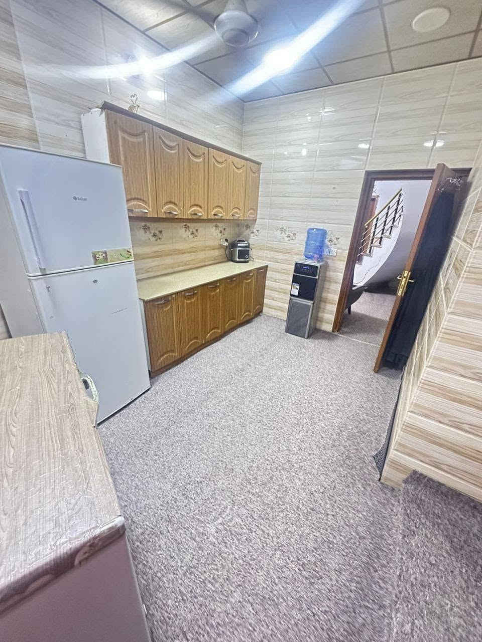 بيت للبيع  حي الحضاره فرع اسواق بركات الزهراء المساحه 150 متر استقبال وصاله ومطبخ حار وبارد غرفتين نوم وصحيات داخليه وخارجيه ومناور 2 
للاستفسار الاتصال ***********
