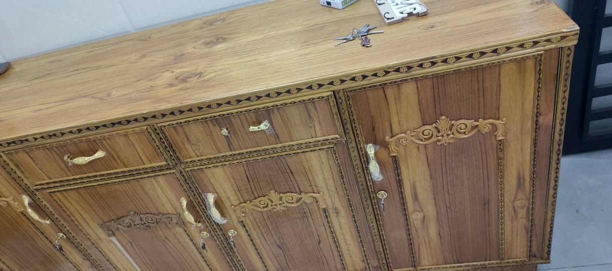 بوفية نجارة عراقية اخت الجديدة استعمال شهر للبيع السعر ١٢٥ بغداد الشعب  ***********
