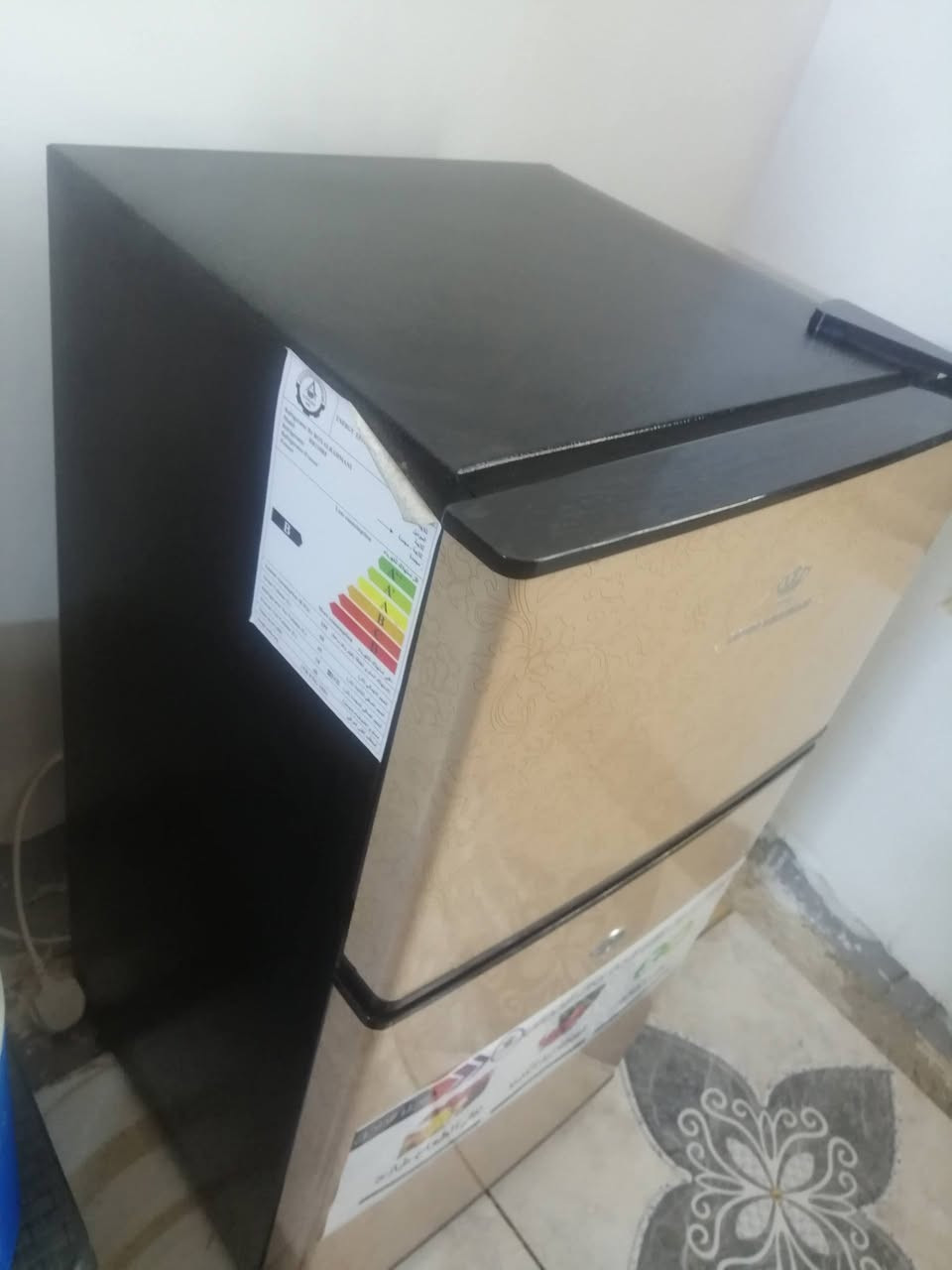 ثلاجه للبيع ما مستعمل شهر
السعر 140 وبيه مجال للشراي
مكاني قرب مطعم الديوان 
متوفر خاص او واتساب ***********
