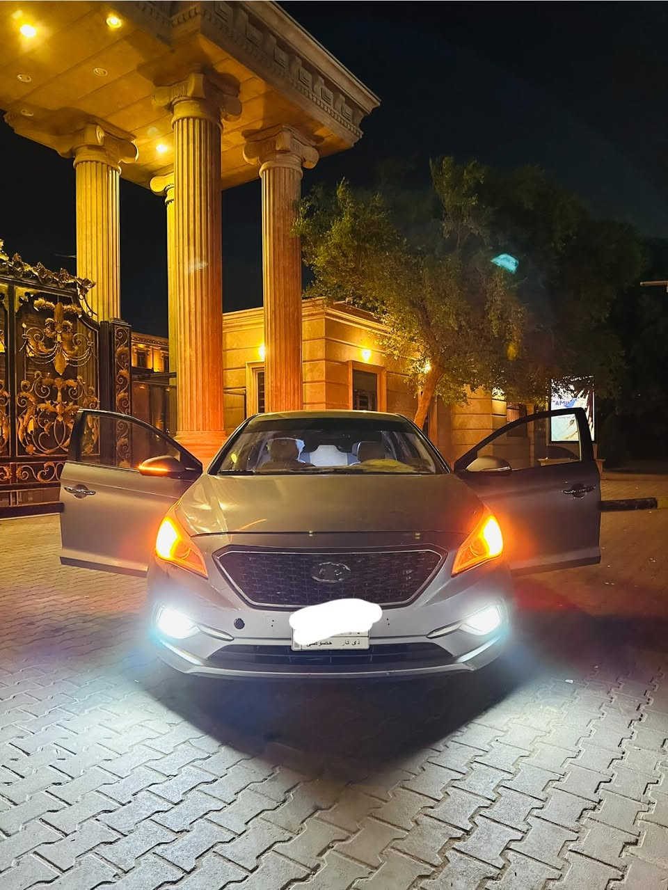 سوناتا امريكي ضربتها بنيد والجاملغ بلعراق صار بيها حادث خفيف وكل قطعها نفسها وبيها بارد بلداير الخلفي لون فضي السياره سبورت فول مواصفات
كشنات جلد
بصمه
تدفئه بلكشنات 
رادارجانبي
صندوق ذكي 
مثبت سرعه
ثلاث انضمة قياده ايكو وسبورت وعادي 
دبل كزوز 
السياره بيها صوت بلمحرك بدايه صطره خفيفه اله تركز بيها ياله تسمعها 
مكينتها سابقاً مفتوحه معليلها كازكيت بدون تنقيص ولا دوانص 
رايدها 105  السياره رقمها ذي قار اباسمي وموجوده بلبصره

***********
