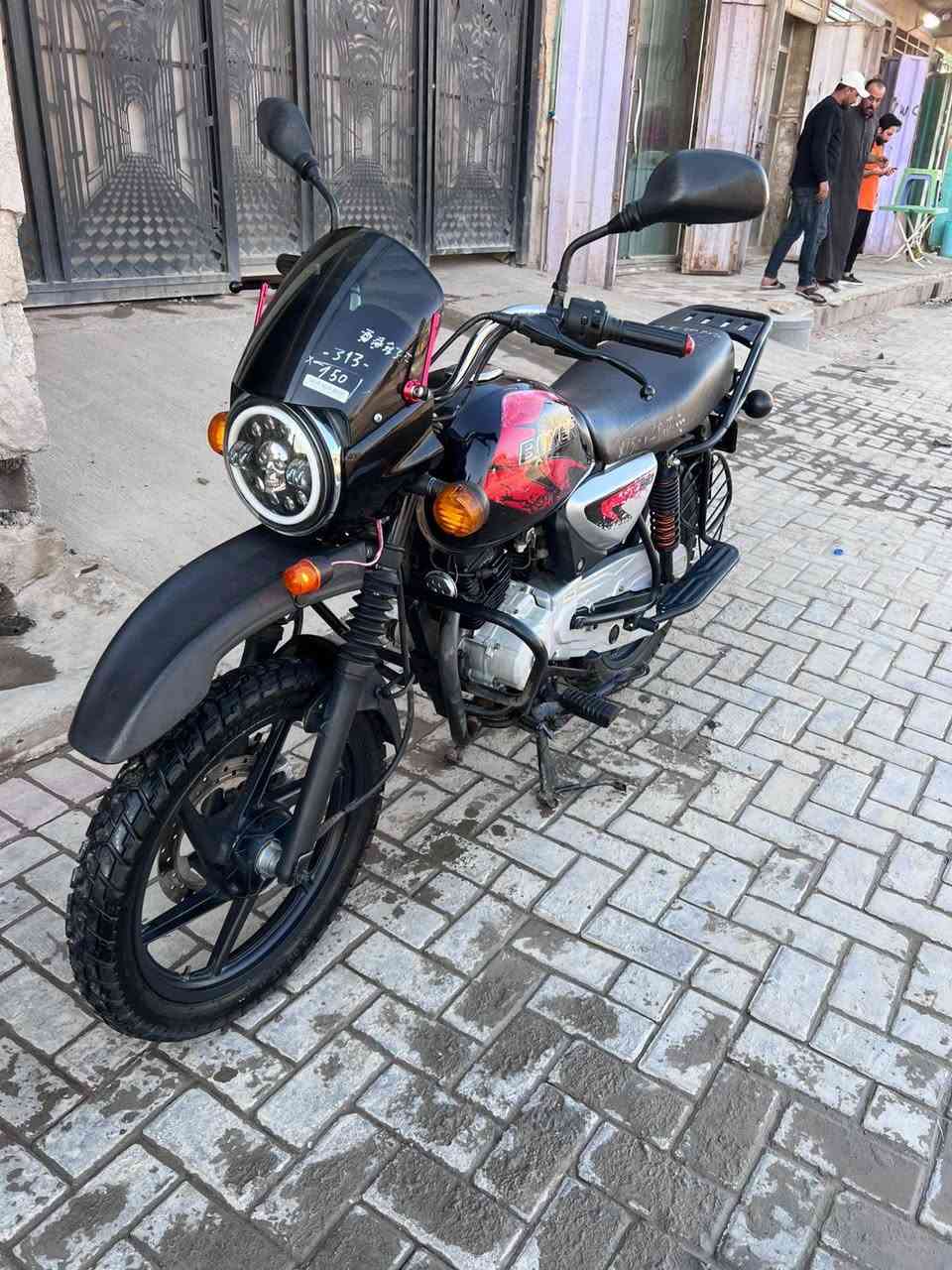 السلام وعليكم عندي بوكسر موديل 2020 دراجة مكفوالة كفالة عامة  وراق كاملة شرط تروح ترقم مكاني بغداد حي اور الاستفسار *********** السعر 1250وبيهة مجال
