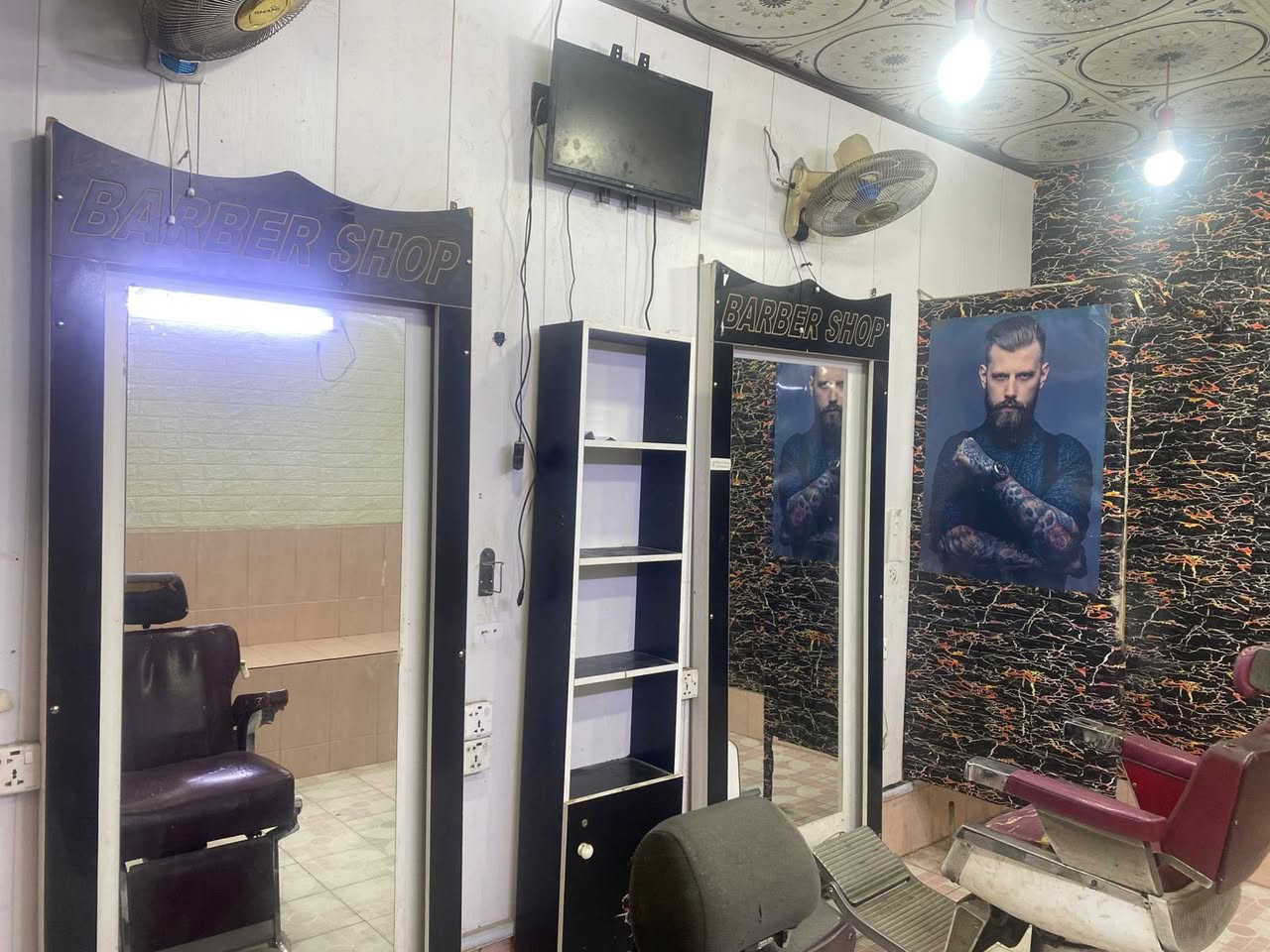 سلام عليكم محل الجار كامل من كلشي و مجهز الحلاقه بس جيب مكينتك و تشتغل مكان القرنه خلف مصرف شارع الحلاقين استفسار ***********
