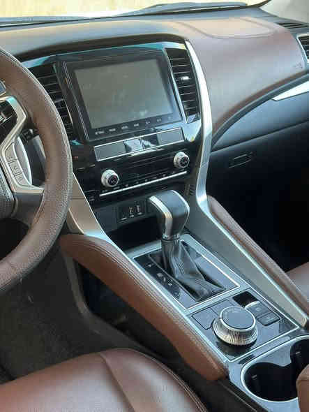 ميسربوشي مونتيرو ياباني  مواسفات خليجي واحد علا واحد ماشي ٨٤ الف كيلو متر  سبوغ بيها جاملغ سكن بدون ارباك  محرك ٦سلندر    موديل ٢٠٢٢  ***********سعر٢٢٥ بيها مجال
