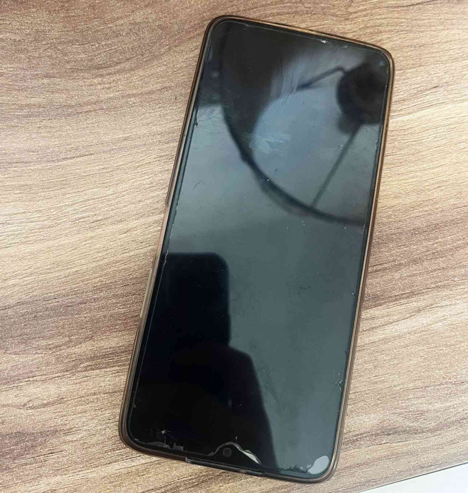 السلام عليكم هونر Xa6جهاز اخو جديد ستخدام بيت دبل شريحه بصمتين  غراضه كامله سماعه شاحنه غير مستعملات السعر 90 بغداد ***********
