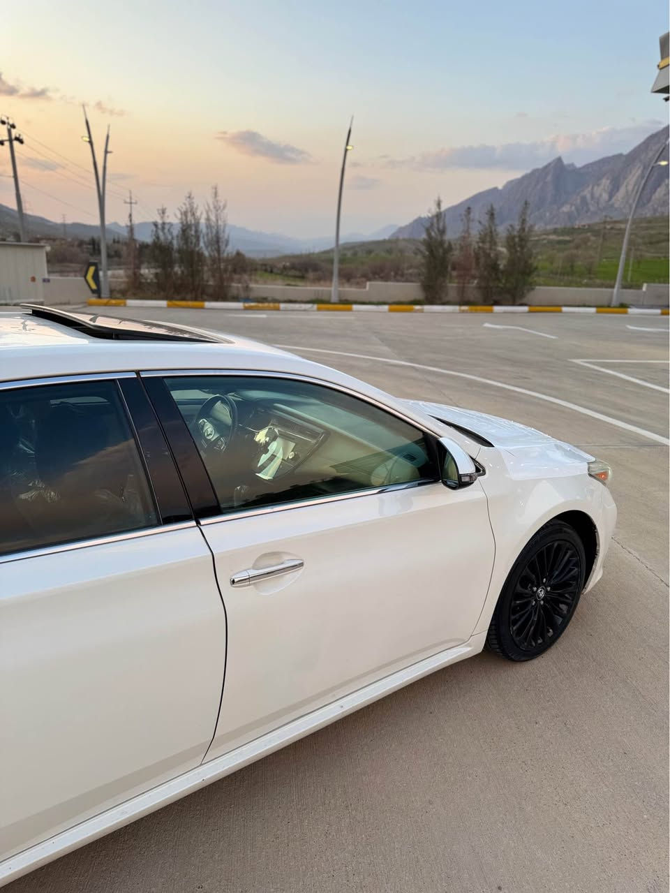 سەرەتا بەناوی خوای گەورەو میهرەبان🤍
تویتا ئەڤەلۆن 
٢٠١٧مانگی ٥
 فول ناوزەرد
بڕاوەی دوبەی✅
سعری ١٠٧وەرەقەو مەجال 
ژ.م***********
شوین  قەزای دوکان
 مواسەفات خلیجی فول
سلایت بەسمە کوشن جڵد
پیشودوا حاسە ئاوینە ئیشارەت
٣مۆدی لیخوڕین
(Eco sport normal)
دەبڵ ئیکۆیە سەیارەکە بەنزین هەر ناخوا
١٥٩هەزار هەقیقی ڕۆشتوە 
گیڕومەکینەی بەشەرت نەکراوەتەوە
دیجیتاڵیشی نیە
ئاوینە شەفتو ئەوتۆو ئیشارەت
لایت لیدو عەدەسە
٤تایەو ویلی لۆکی لە سەرە 
تەقەو ڕەقەی نیە 
مەسروفی نیە
هایدرۆلیکی گێری گۆڕاوە
 دەعمو لیدراوی نیە بەشەرت
سەقفی بۆیاخی نیە بەشەرت
سعری ١٠٧گەڵا مەجال برایانە
ژ.م***********
شوین قەزای دوکان دخان, السليمانية
