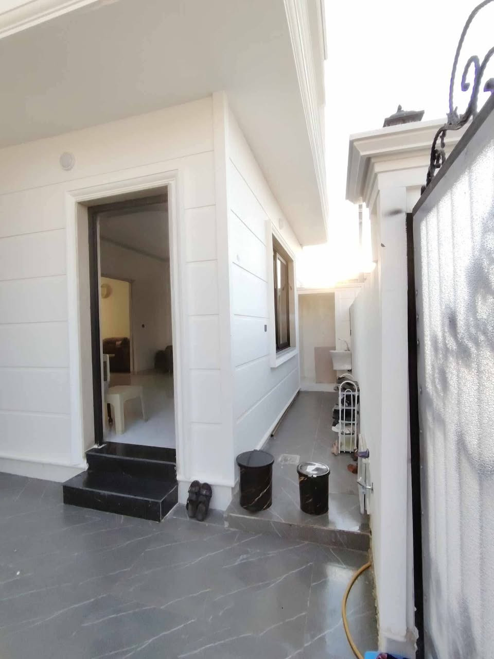 دار للبيع
حي التعليم العالي 

جمعيه النور بعد الدوره 

المساحه 150م واجهه 10م 

ط1 غرفتين نوم واستقبال وصاله ومطبخ وصحيات 

ط2.  /// 4غرف نوم وصاله وصحيات 

بناء حديث وخدمات كامله 

وصل جمعيه النور 

للاستفسار أكثر الاتصال على الارقام 

***********

***********
