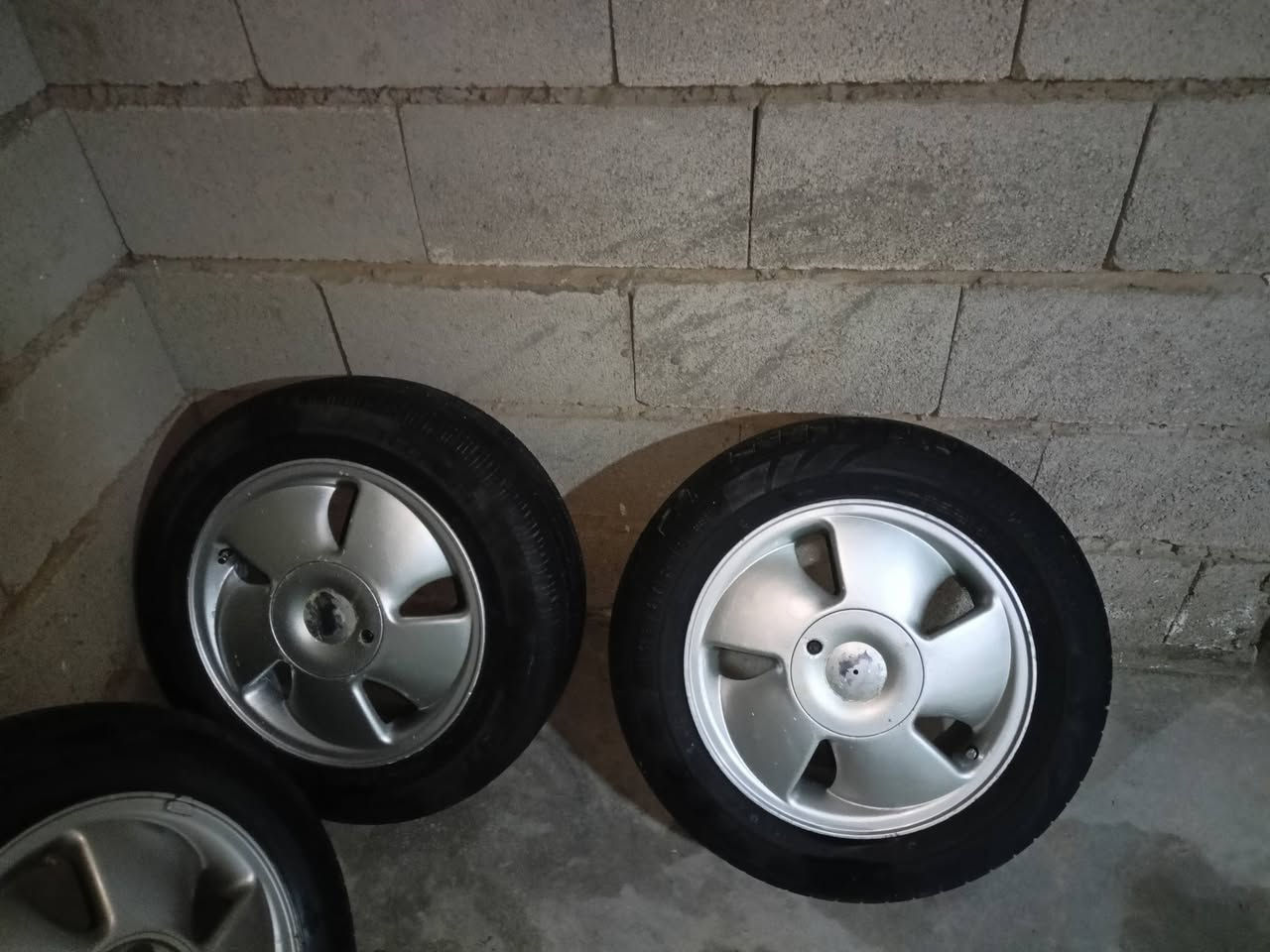 ويالا للبيع مال فكتر اربع استادات استفسار اتصل على الرقم *********** مكان موصل تلعفر سعر 650الف بي مجال
