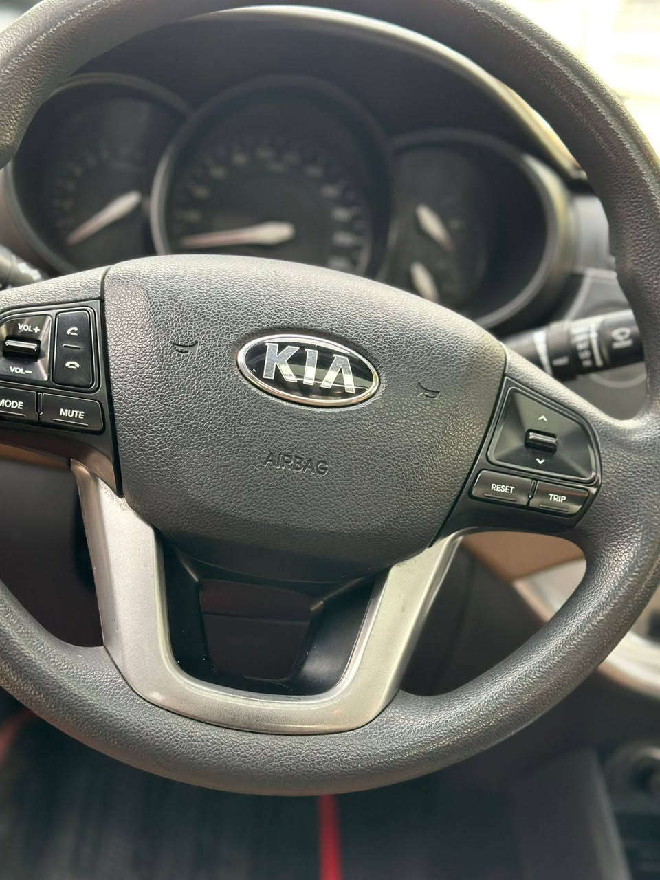 السلام عليكم
الهم صلي على محمد وال محمد 🪬

كيه ريو 2014 اربيل دولي كفاله عامه فول مواصفات

دواخل مشمشي

فتحه

محرك 1600 دوش قطرتين

كفاله عامه حت من البارد حت دعاميات بلاديه

مري شفط 

شاشه زائد كامره

الاستفسار الاتصال على *********** مكاني النجف
