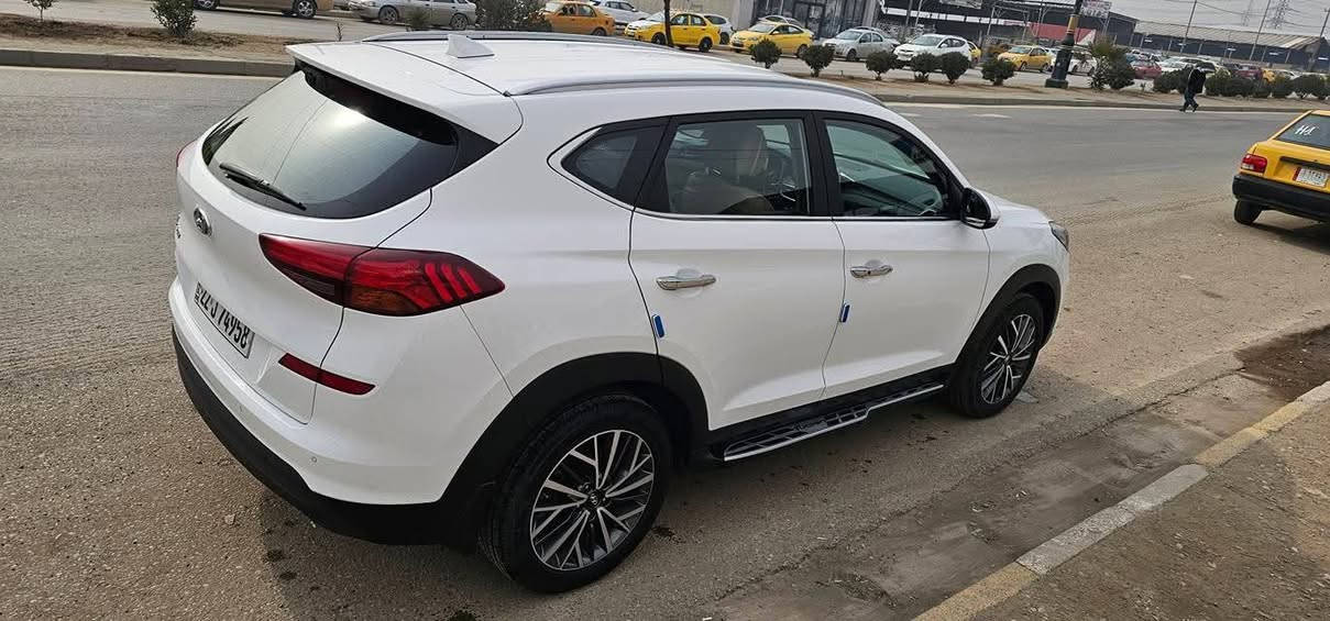 توكسون للبيع
موديل 2020 كوري كلين تايتل ماشية 57000 كيلومتر فول مواصفات كشنات كهرباء بجم لكزز خمس عدسات عدسة دوارة شاشة اندرويد حساسات امامية خلفية دبل بصمة وباقي المواصفات المعروفة ... السعر 230 ورقة وبيها مجال 
الشراي يتصل عالرقم  ***********
