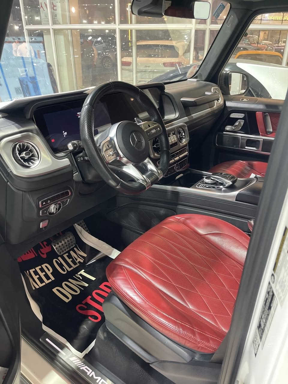 جي 63 بلاك اديشن 

مكفولة كفالة عامة من كلشي مغلفة بالكامل
ماشية 46 الف حقيقي كليو متر 

داخل احمر دزاينو دشبول شاشة متصلة درع امامي تنتة شاموا دبل ماوس سلايد روف 

سيارة جديدة جدا مابيها اي ملاحظة 
رقمها بغداد تحويل مباشر 
و ضمان دولي 

كير و محرك مكفولات من فتح و شد 
و مكفولة من الإنتربول 

مكاني بغداد 

***********
