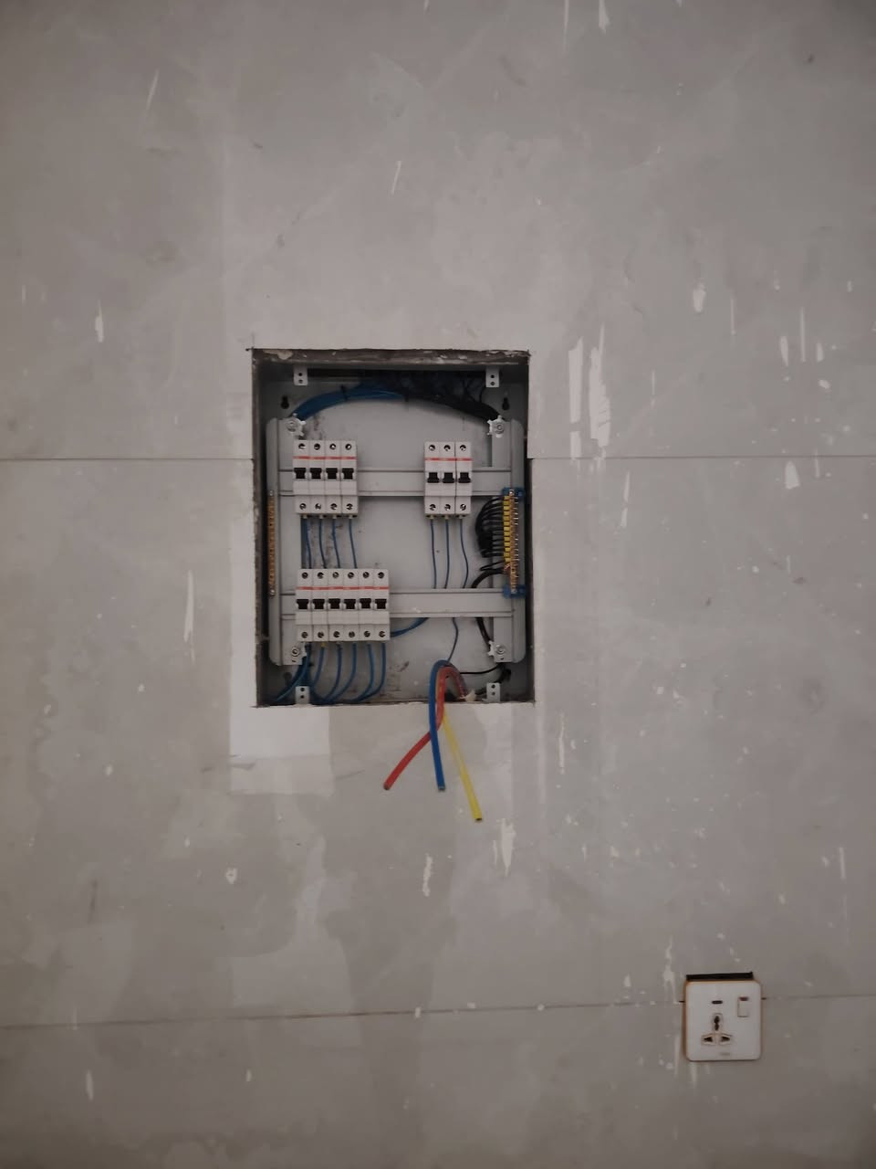 ⚡ الكهرباء مو مجال تجارب… خلّيها بيد أهلها
عبدالله الجبوري يقدّم لك شغل كهرباء منزلي بدقة وأمان

🔧 تصليح الأعطال المفاجئة
💡 تركيب إنارة حديثة
🛠️ تمديدات كاملة
⚡ صيانة لوحات كهرباء

🏠 راحة بالك تهمّنا
📍 موقع العمل داخل بغداد
📞 راسلنا الآن وخدمة فورية

***********
