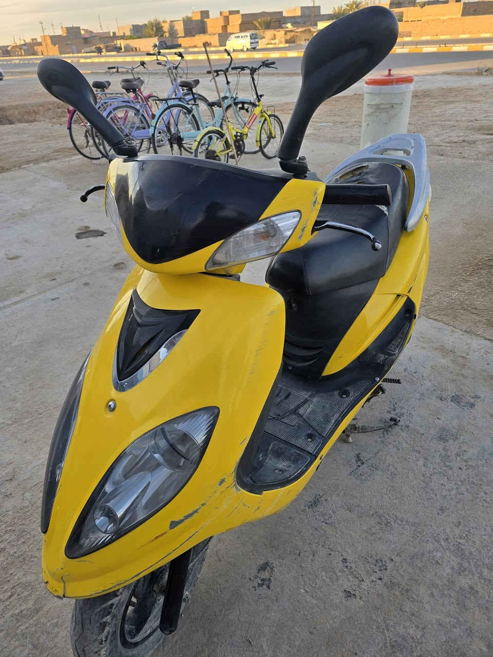 السلام عليكم موطور سنفور نضيف محركه بلدي بعده شغل سلف مكان الكرابله//***********
