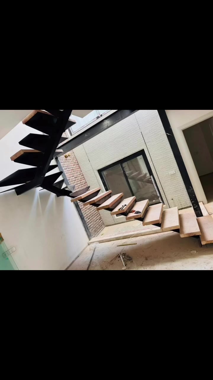 #حداد #حدادين #محافظةبابل عباس الحداد حداده عامه
معمل حداده 
تقطيع وتعويج  البليت لكافه اعمال
 الاحدادهً
وعمل جميع النقوشcnc  
طلاء جميع معادن  الحديدد بل الصبغ الحراري 
عمل جميع اعمال الاحداده 
ابوواب شبابيك   محجرات 
سقائف كرفانات
للاستفسار الاتصال 
***********
***********
عباس الحداد
