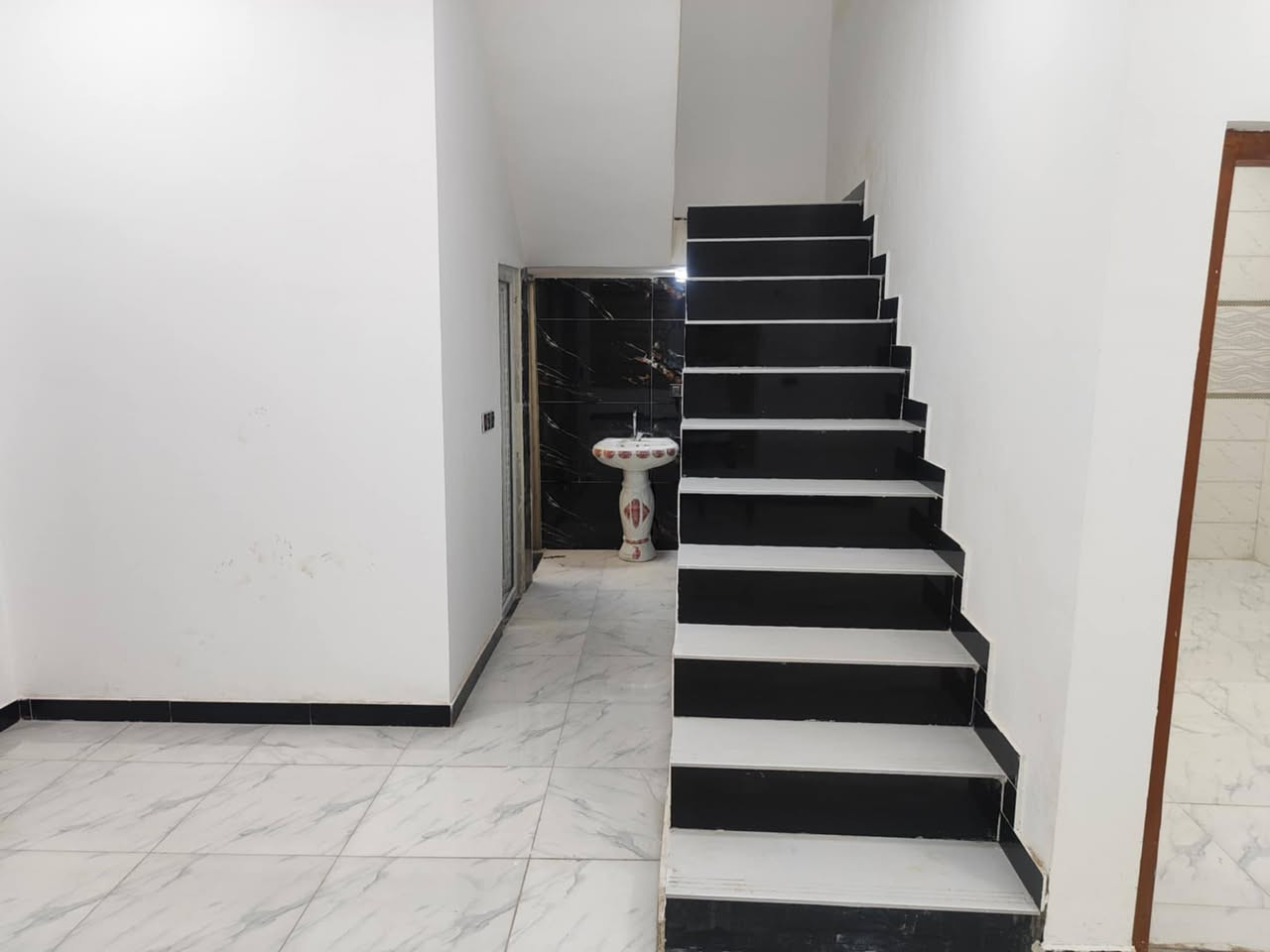 اعلان🏠 اعلان 🏠 اعلان 🏠
✅ يعلن مكتب عقارات فدك ✅

💯دار  للبيع المساحة 160متر في
شط العرب _الجزيرة
   شارع زين العابدين 
قرب مدرسة المنهاج الامثل💯

متوفرة كافة الخدمات ماء كهرباء تبليط اناره  

يحتوي

٢غرفة _ديوانية _هول _مطبخ _صحيات

السعر 87 مليون

بناء جديد 2025

جنس العقار طابو ملك صرف زراعي

للإستفسار
***********
***********
