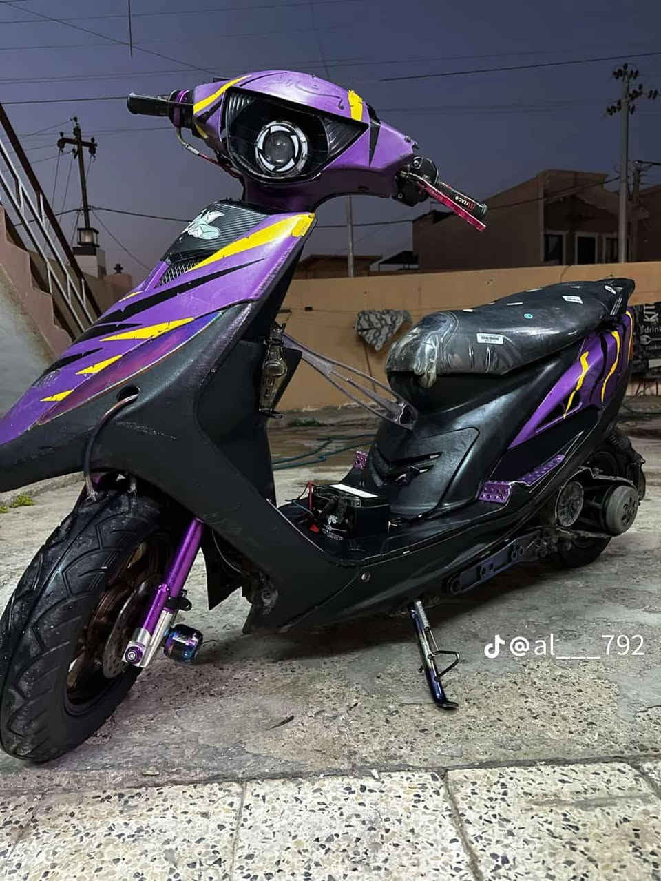 دراجه للبيع اوراق كامله بأسمي السعر 4٠٠لل ستفسار خابر ع الرقم ***********
