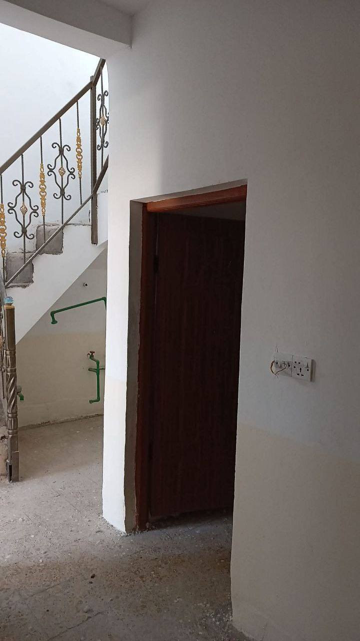 السلام عليكم الدار للبيع
مساحة 70 متر ، يوجد غرفتين ، غرفه فوك ، غرفه جوا ، استقبال وصاله ، وتخاريج 
العنوان ، النجف الكوفة علوة الفحل
الاستفسار اتصال ع الرقم ***********وموجود وتساب
