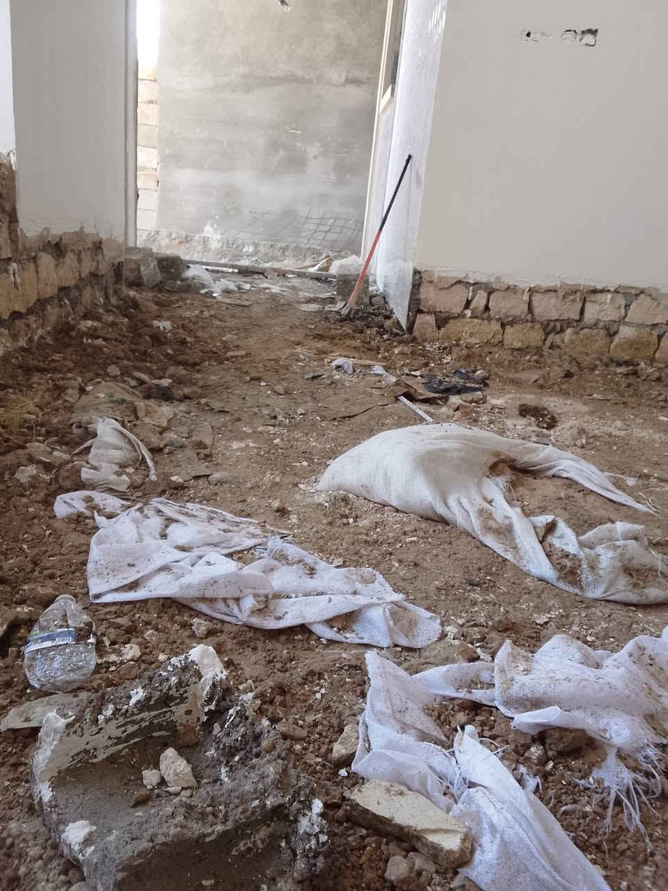 سلام عليكم  / يوجد كادر عمل جاهز/ تصعيد مواد/ تنضيف بيوت/ تفليش/ تكشيط/ تنضيف حدائق/ دفن نهري  / شقلنه ليل ونهار   /ومعداتنه جاهز/ ماعليك بس تصال على رقم  /     *********** /
