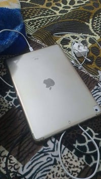 ايباد ٩ • ذاكرة ٦٤ • البطارية ٨٥٪