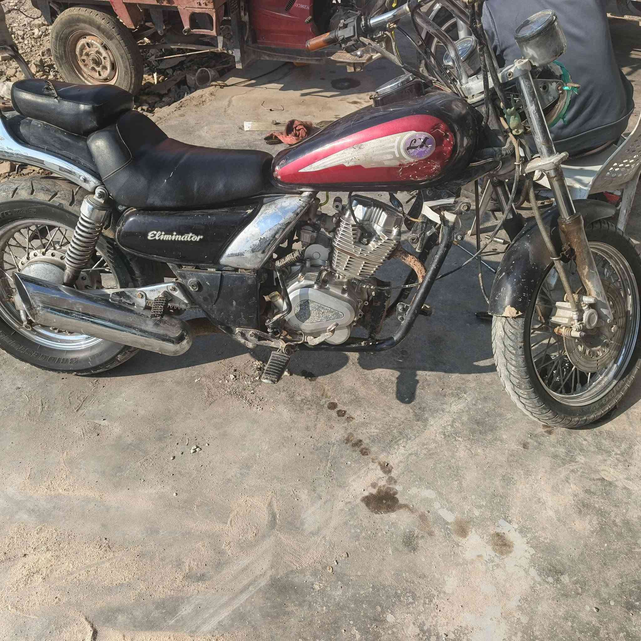 سلام عليكم شباب دراجة هارلي موديل 2007 محرك امتيار 2024شلعة ومعدل فول كيجات شغالة سلف شغال بس ماشادة دراجة اوراق كاملة حتة اوراق دخولية اطيكياهة سعر (300)وبيهة مجال  موجود خاص او اتصل *********** ملاحضة المكان صويرة منطقة تنمية
