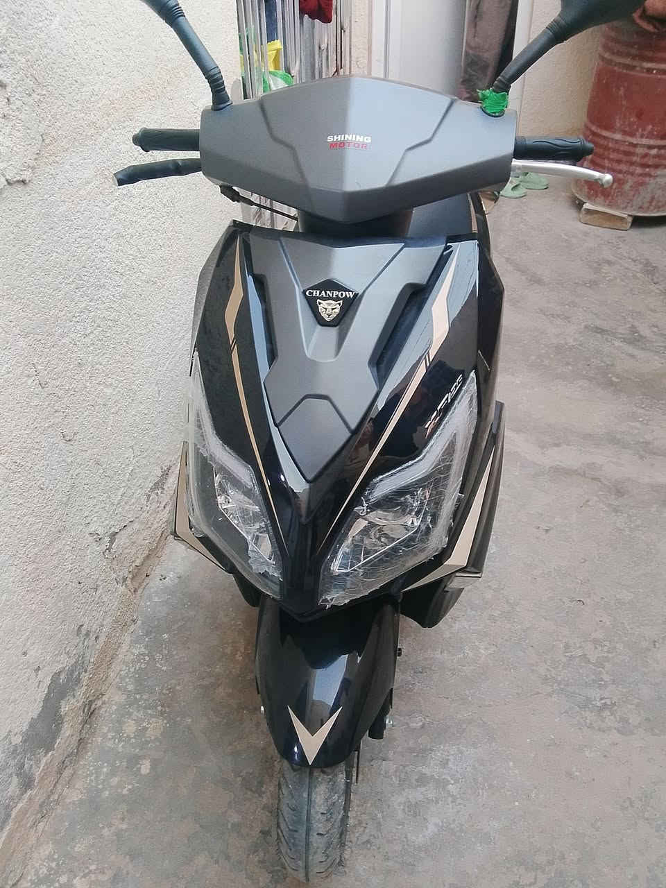 دراجه  للبيع نضيفه طك جيس الشراي يتصل سعرها مليون وبيه مجال ***********
