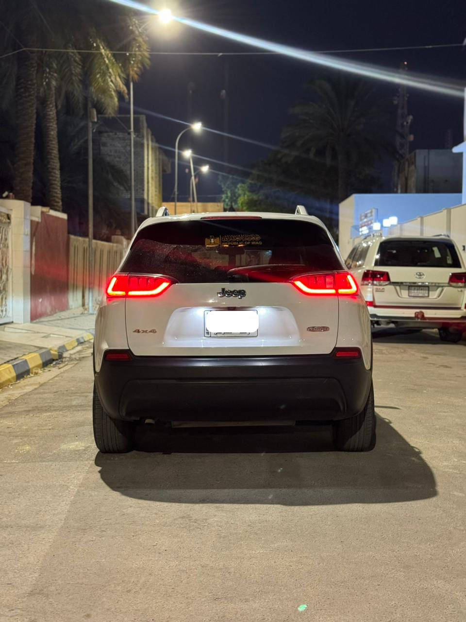 جيب شيروكي بزون 2019
للبيع 
ماشية 130km 
كير 9 نمر
محرك 4 سلندر 2.4 
4*4 (فور ويل)
شاشة 7 انچ
شاشة اعطال 
كامرة دوارة
تبريد قطعتين
هند بريك بصمة 
شاشة كار بلي 
لد نهاري
صدر جديد 
كير ومكينة خير من الله
رقم واسط تحويل ثاني يوم
السعر 125 ورقة
للتواصل ***********
