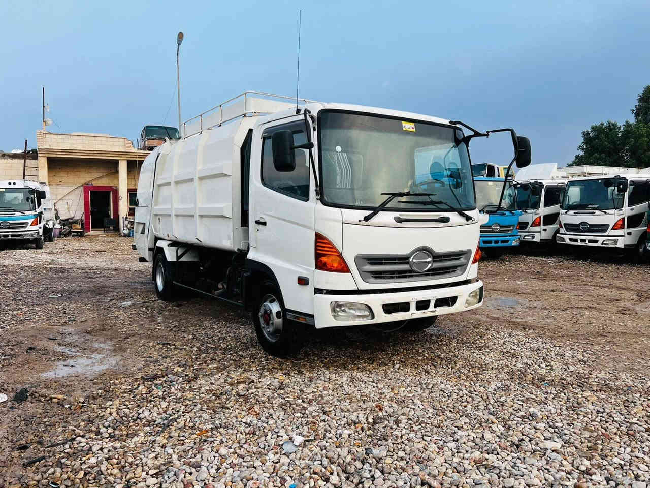 اللهم صل ع محمد وآل محمد 👍🇮🇶🇮🇶
هينو شيطان كابسه نفايات كبسه 10 مكعب 
مكينه 5 سلندر كهرباء دخول جديد 
 معرض النصر / قضاء النصر / ذي قار 
***********
***********
