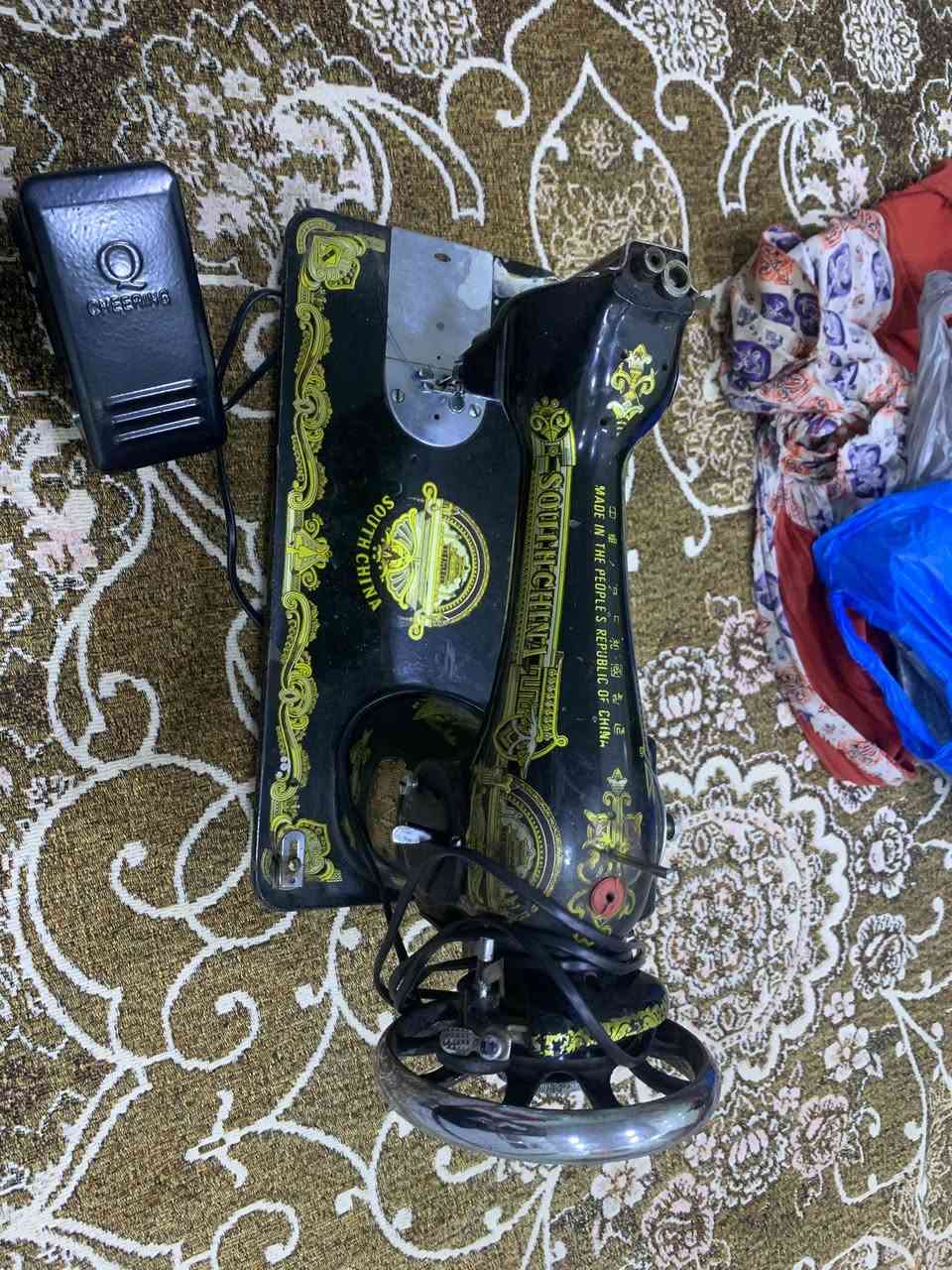مكينة خياطه شغالة للبيع رقم المبايل ***********مكان قبله حي الجامعه السعر ٦٥الف وبيها مجال
